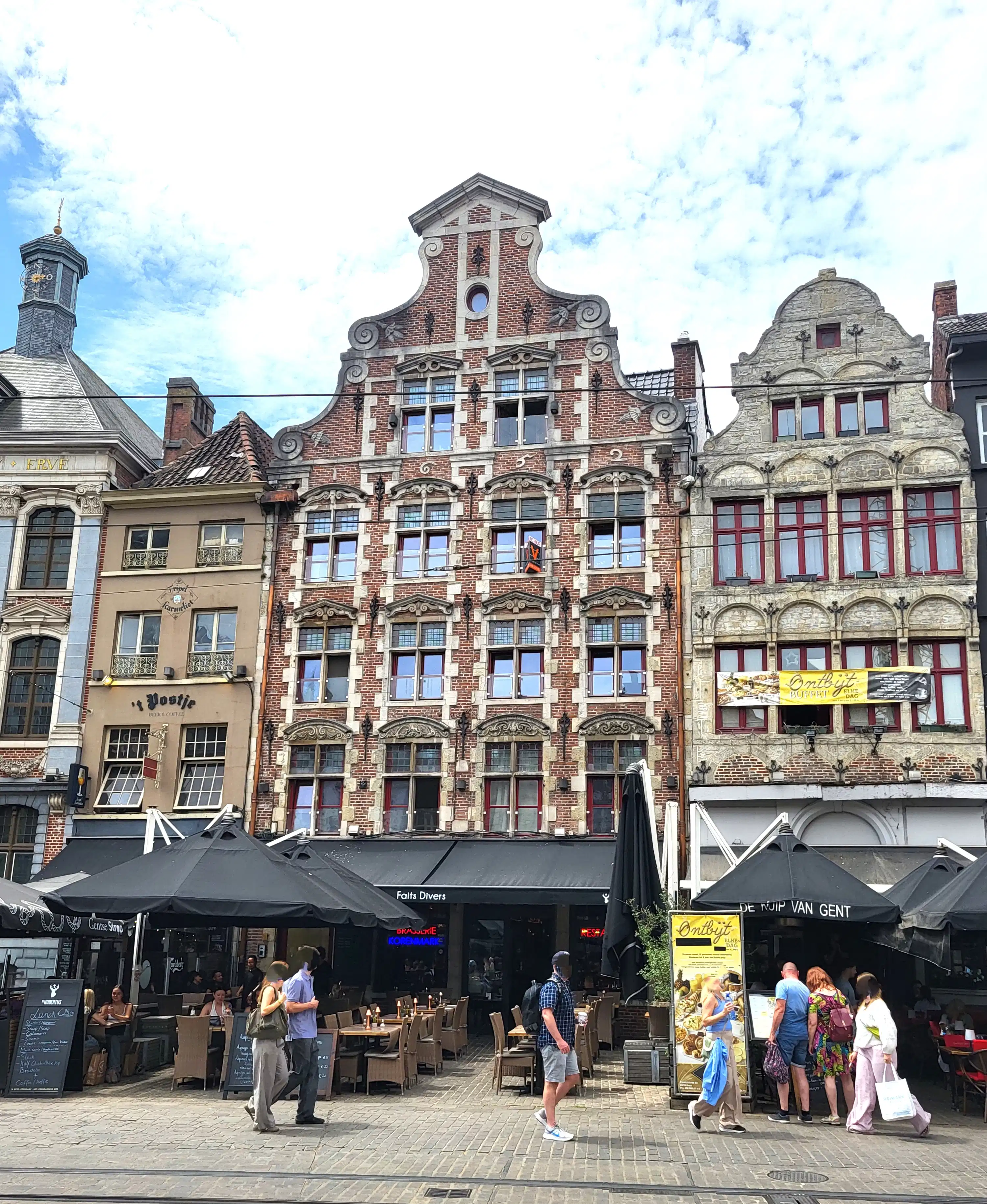 GERENOVEERD APPARTEMENT IN 2020 MET 1 SLAAPKAMER EN TERRAS, in het centrum van Gent.  foto 2