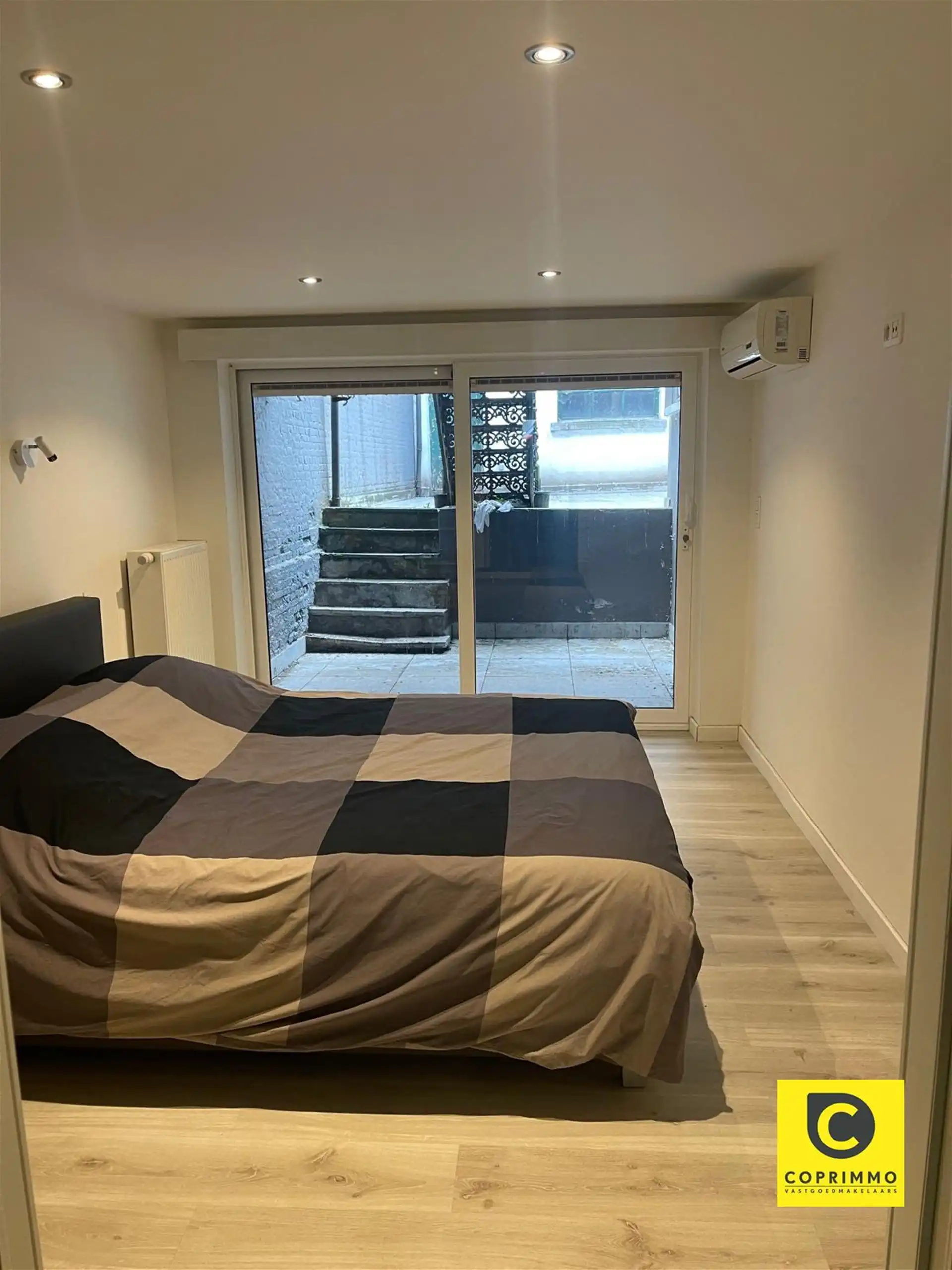Te renoveren souterrain met stadskoer, achterhuis en garage op 't Zuid! foto 18