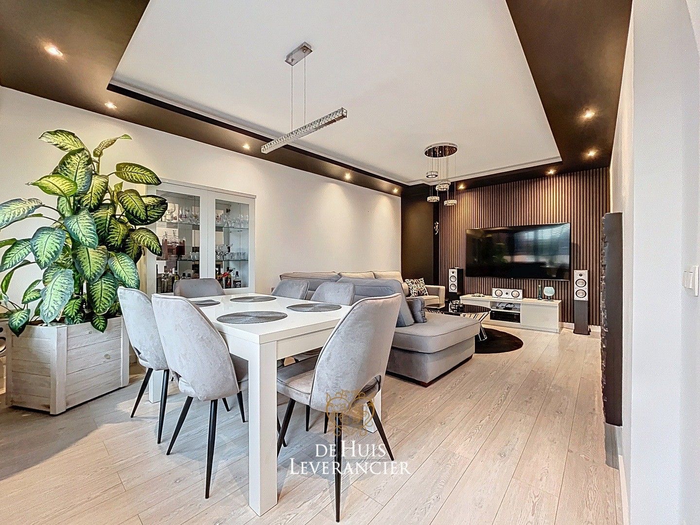 Trendy hi-tech appartement in hartje Edegem te koop foto 24