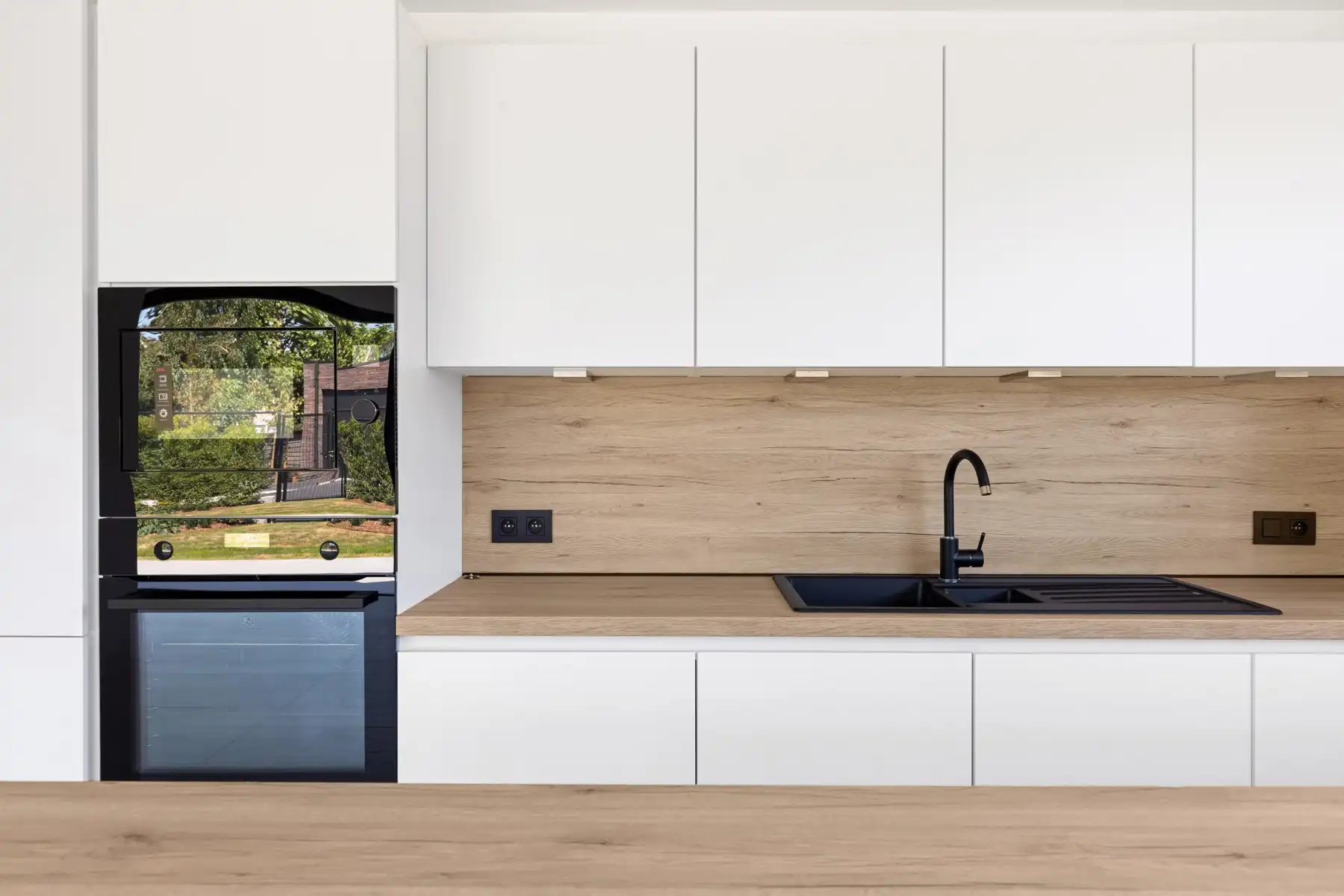 Top gelijkvloers appartement met tuin en terras te huur! foto 3