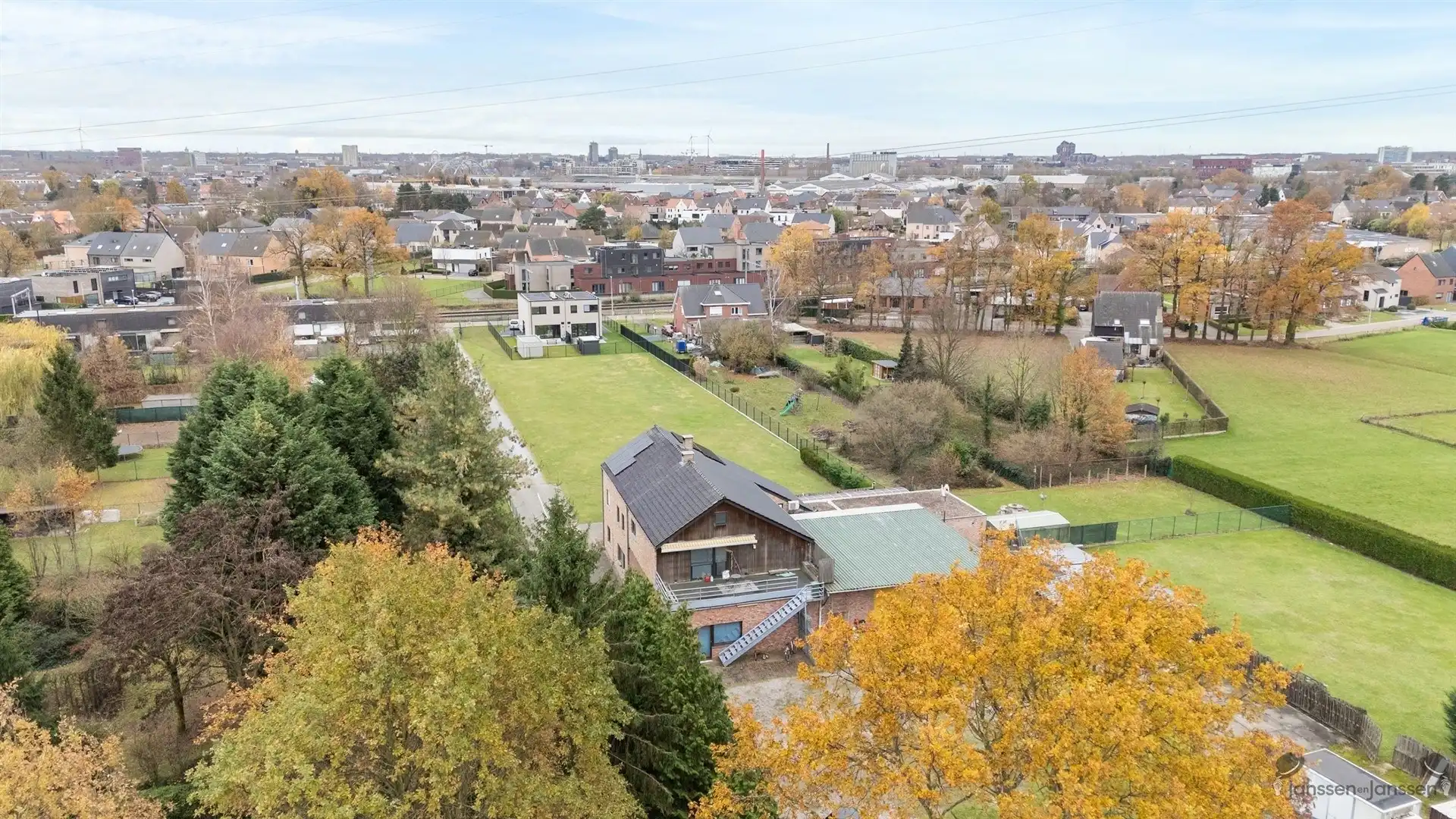 Energiezuinig villa met duplex appartement en loods op een riant perceel te Kuringen-Hasselt foto 7