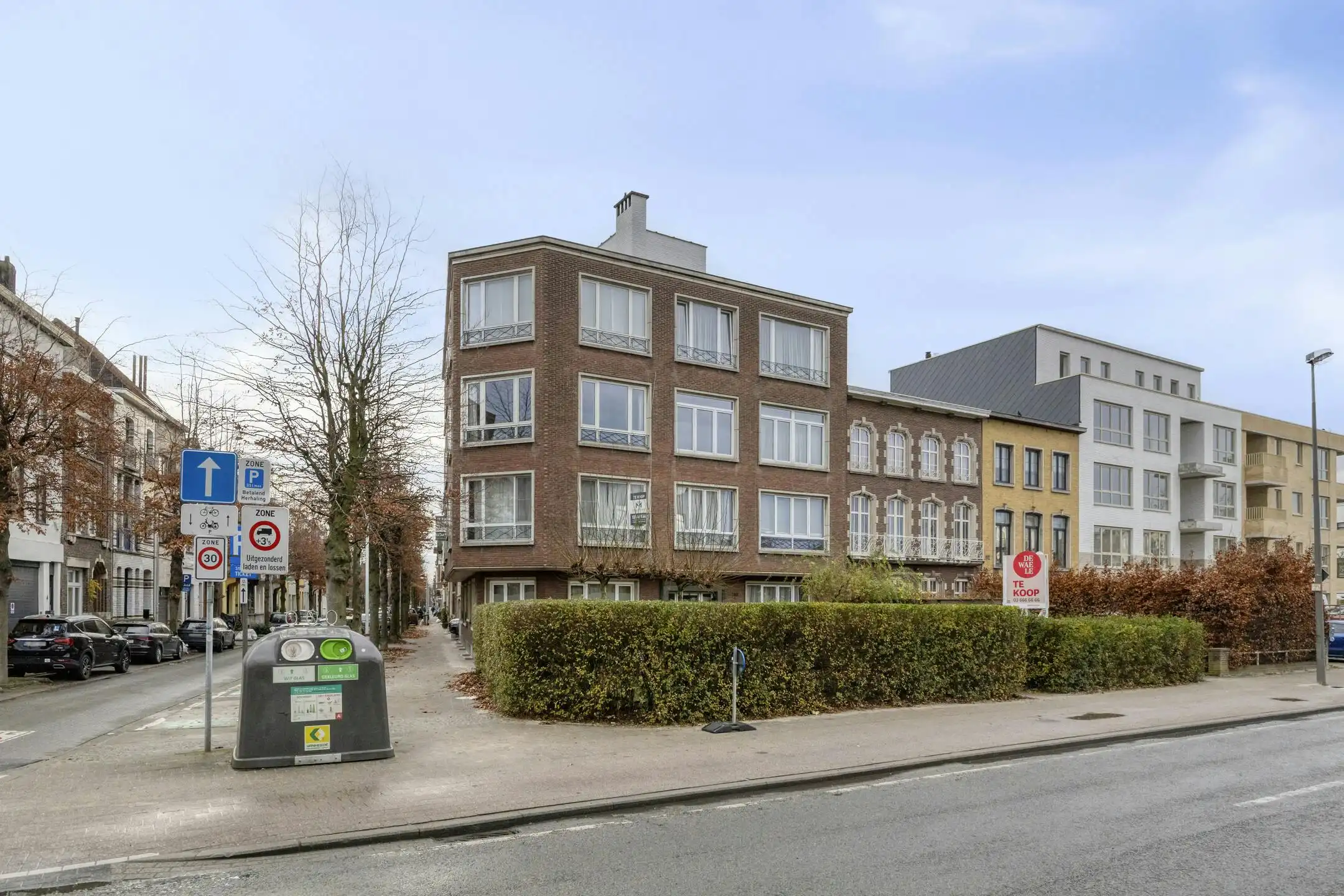 Gerenoveerd gelijkvloers appartement te koop in Merksem foto 2