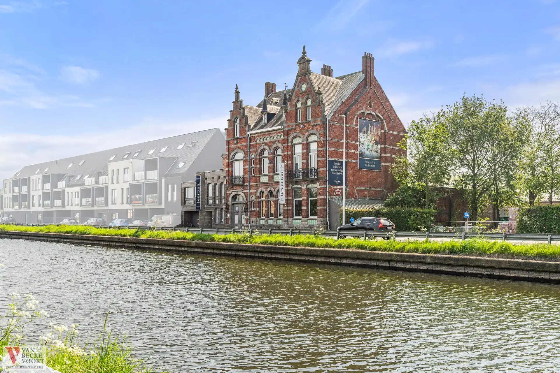 Hoofdfoto van de publicatie: Imposant herenhuis met feestzaal