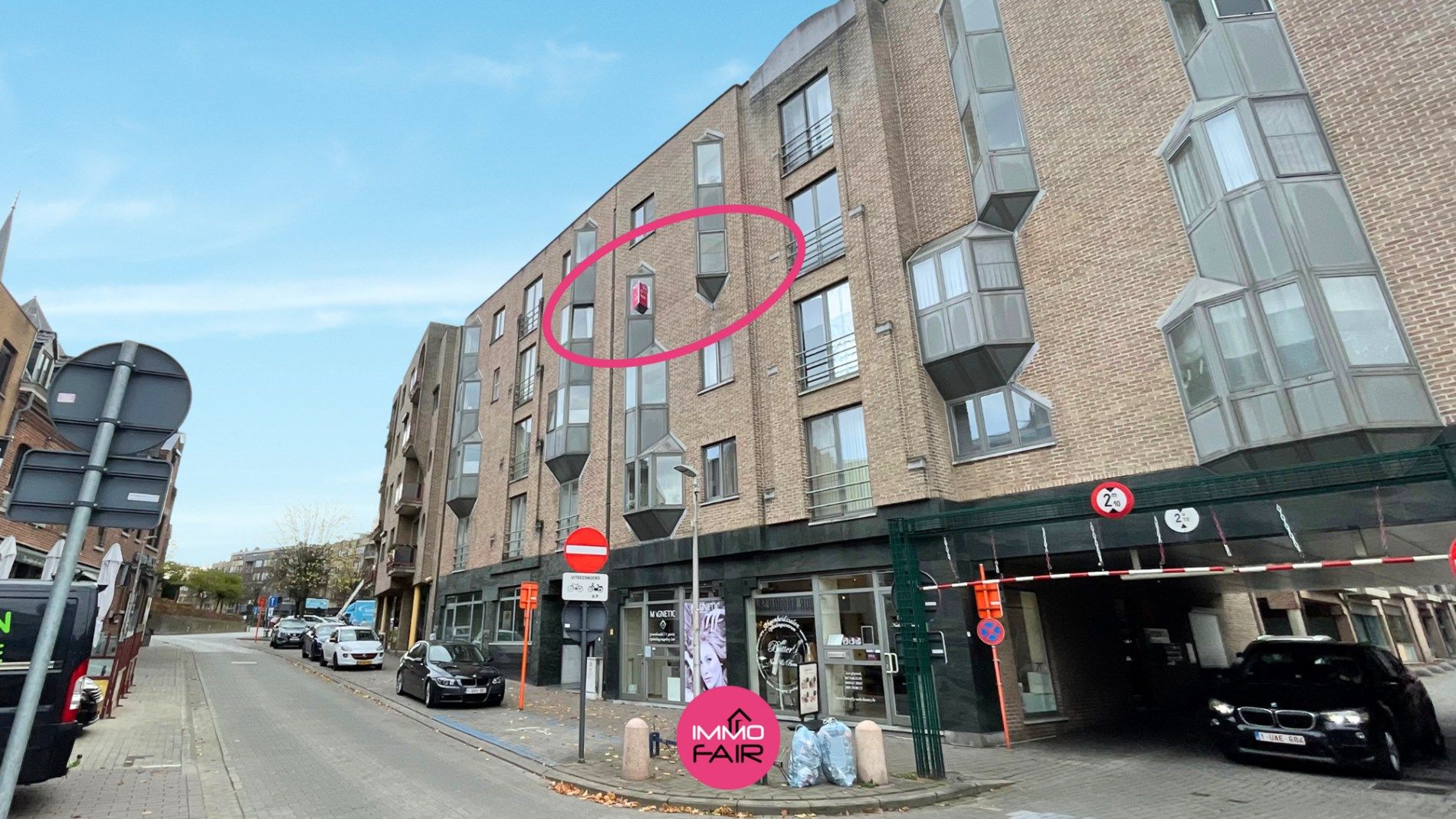 Instapklaar en budgetvriendelijk appartement in hartje Lanaken foto {{pictureIndex}}