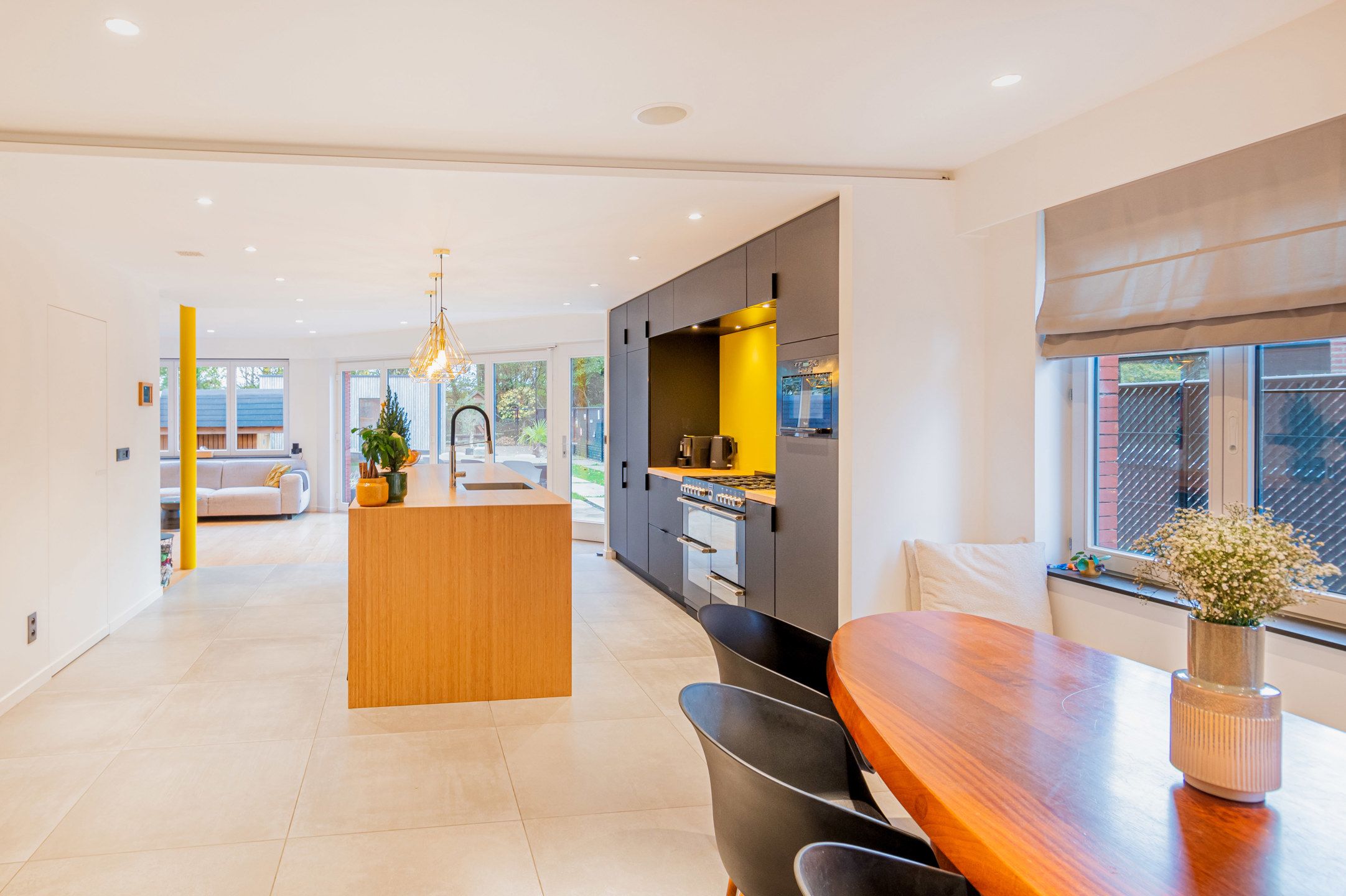 Moderne HOB met 4 (mogelijk 5) kamers en dubbele garage foto 3