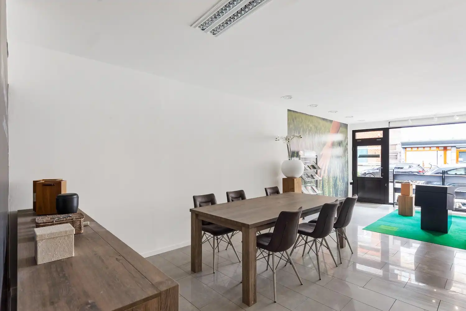 Handelshuis met 2 handelsruimtes en appartement in het hart van Wommelgem. foto 4