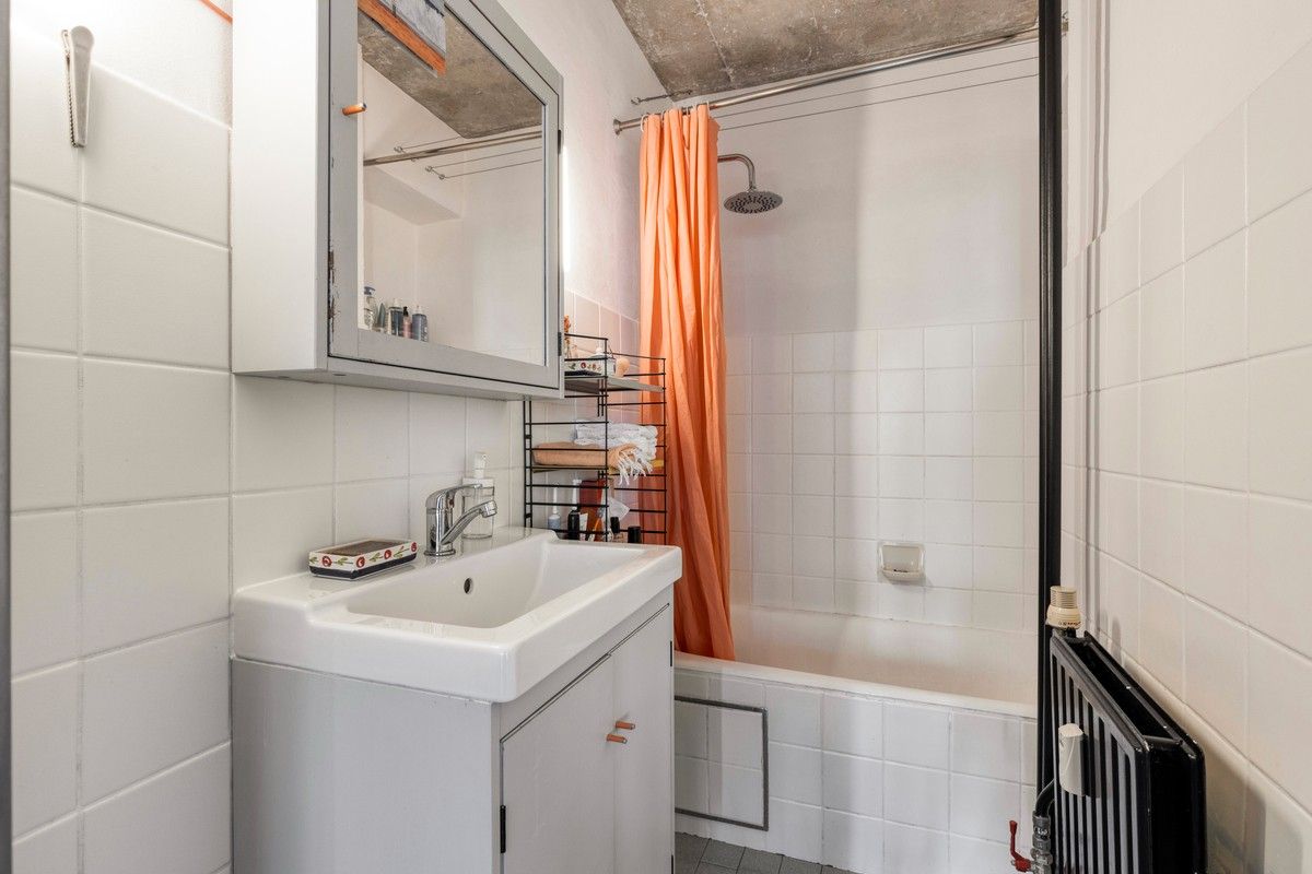 Verzorgd en instapklaar 1-slaapkamerappartement met rustgevend uitzicht op de Leiekaai foto 5