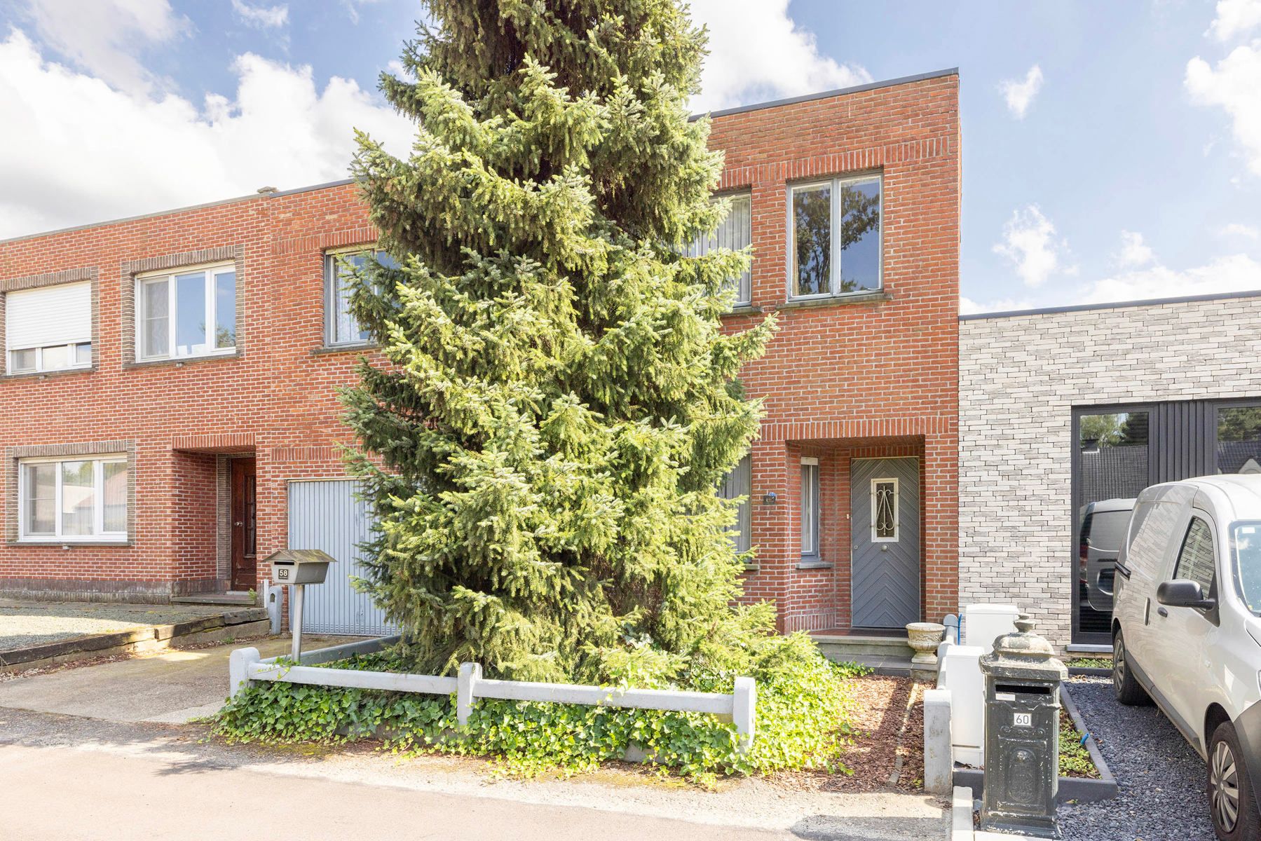 Te renoveren woning met o.a. 3 slpks op een perceel van 540m² foto 2