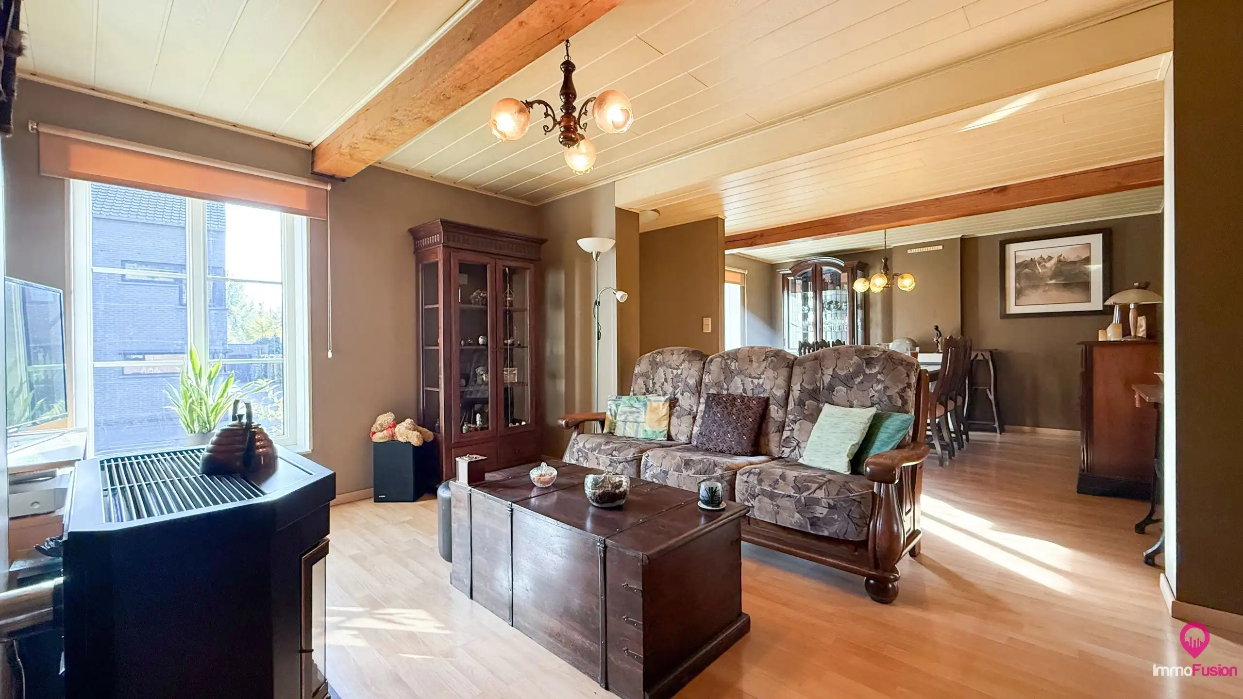 Hoofdfoto van de publicatie: Deels gerenoveerde woning met groot perceel van ca 13are!