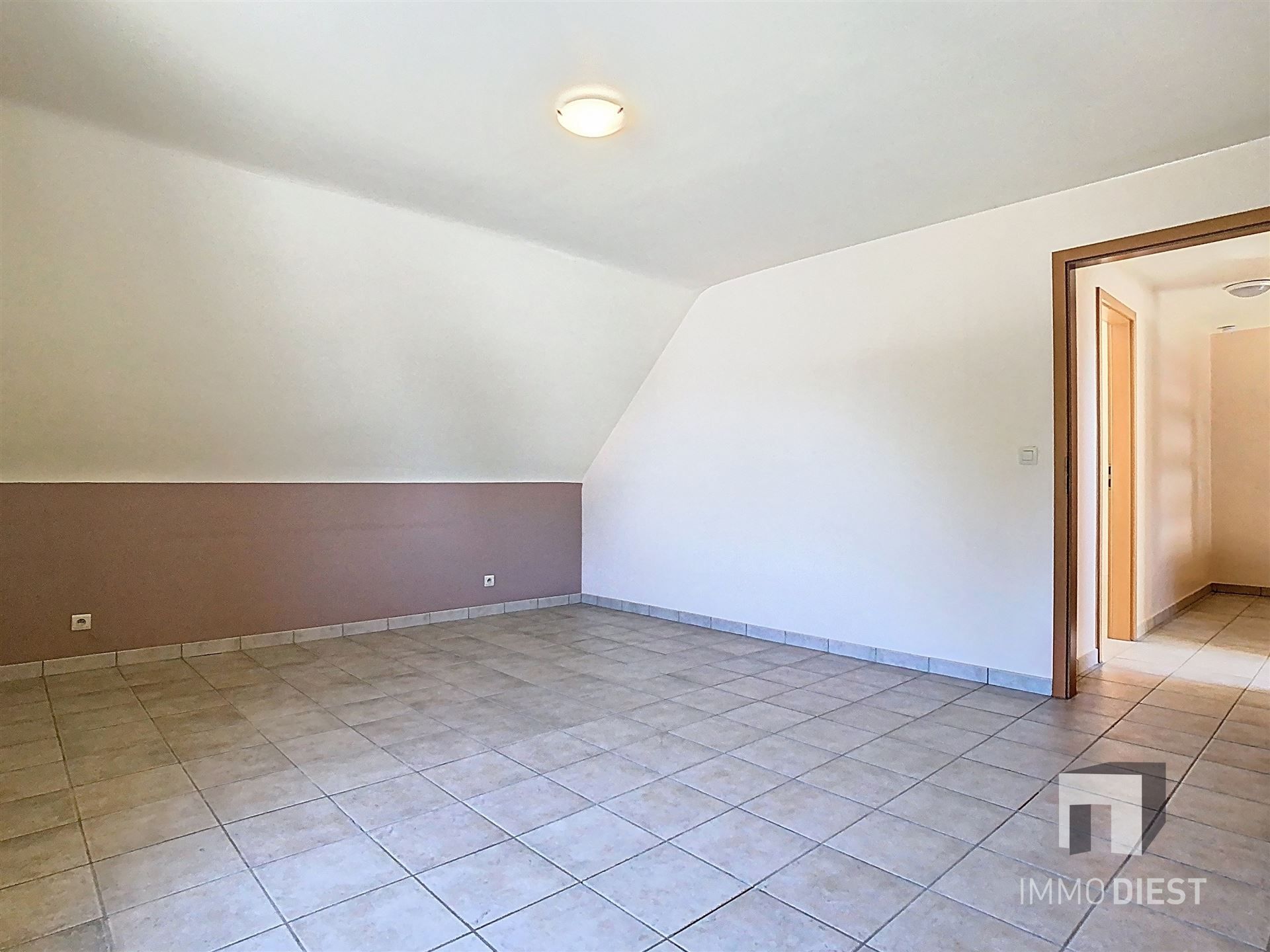 Triplex met 2 slaapkamers en inpandige garage foto 16