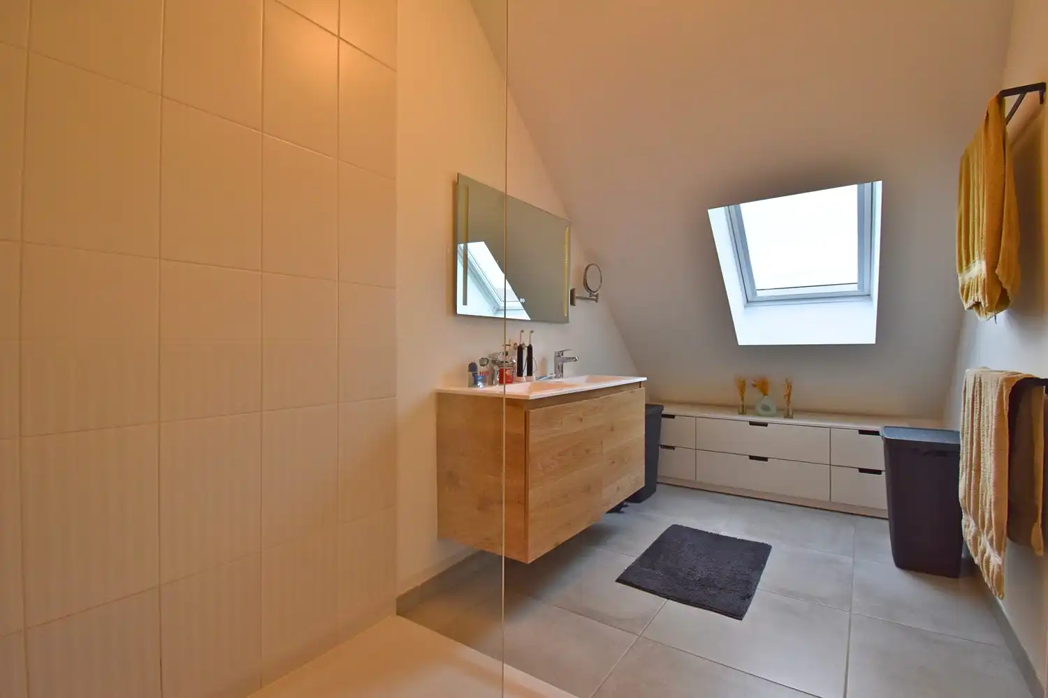 Verzorgd appartement met 2 slaapkamers en terras te huur nabij het centrum van Sint-Pieters-Leeuw foto 7