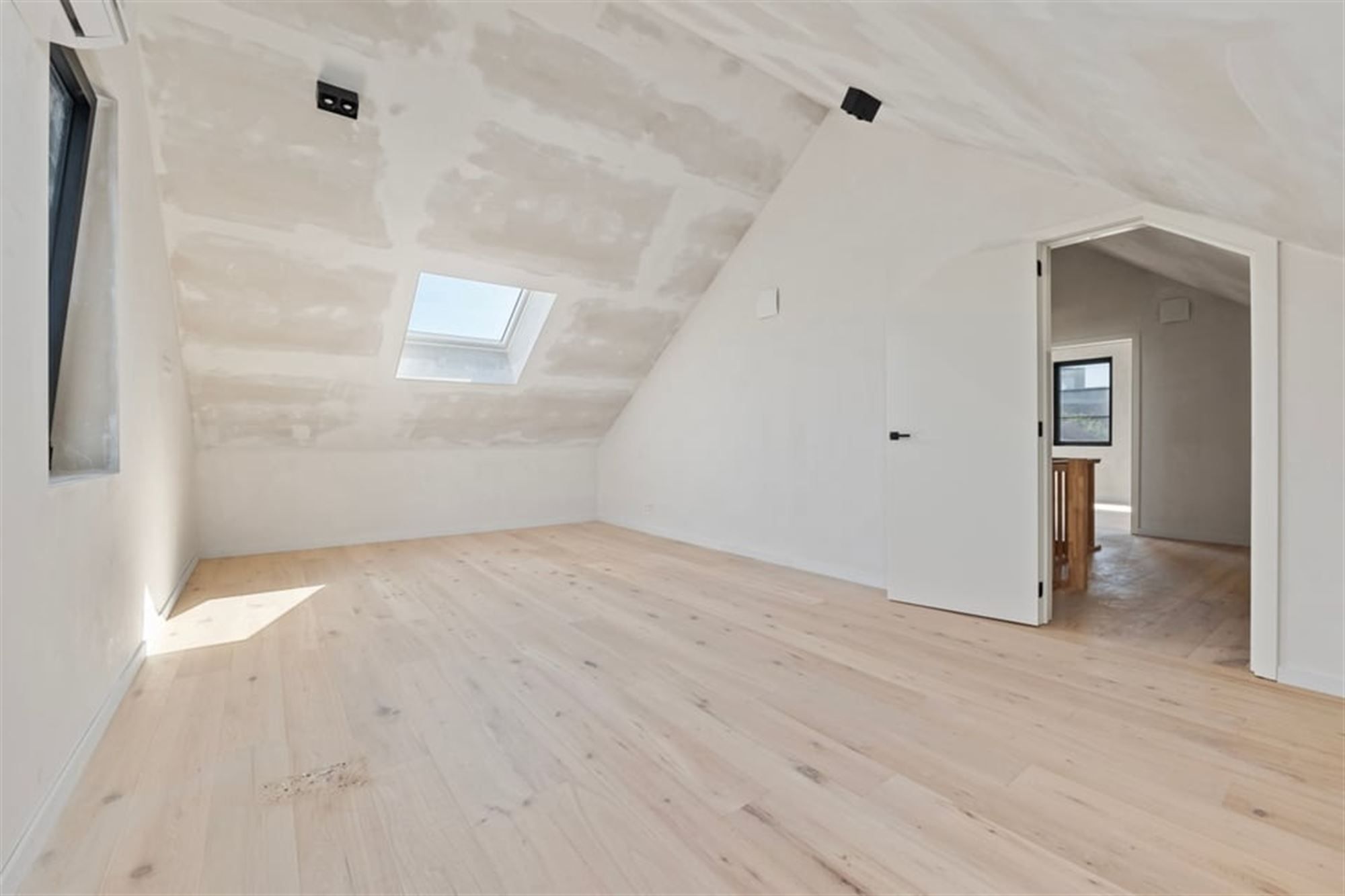 3 SLK APPARTEMENT MET RUIME TUIN EN PARKEERPLAATS IN HET CENTRUM VAN LANDEN  foto 14