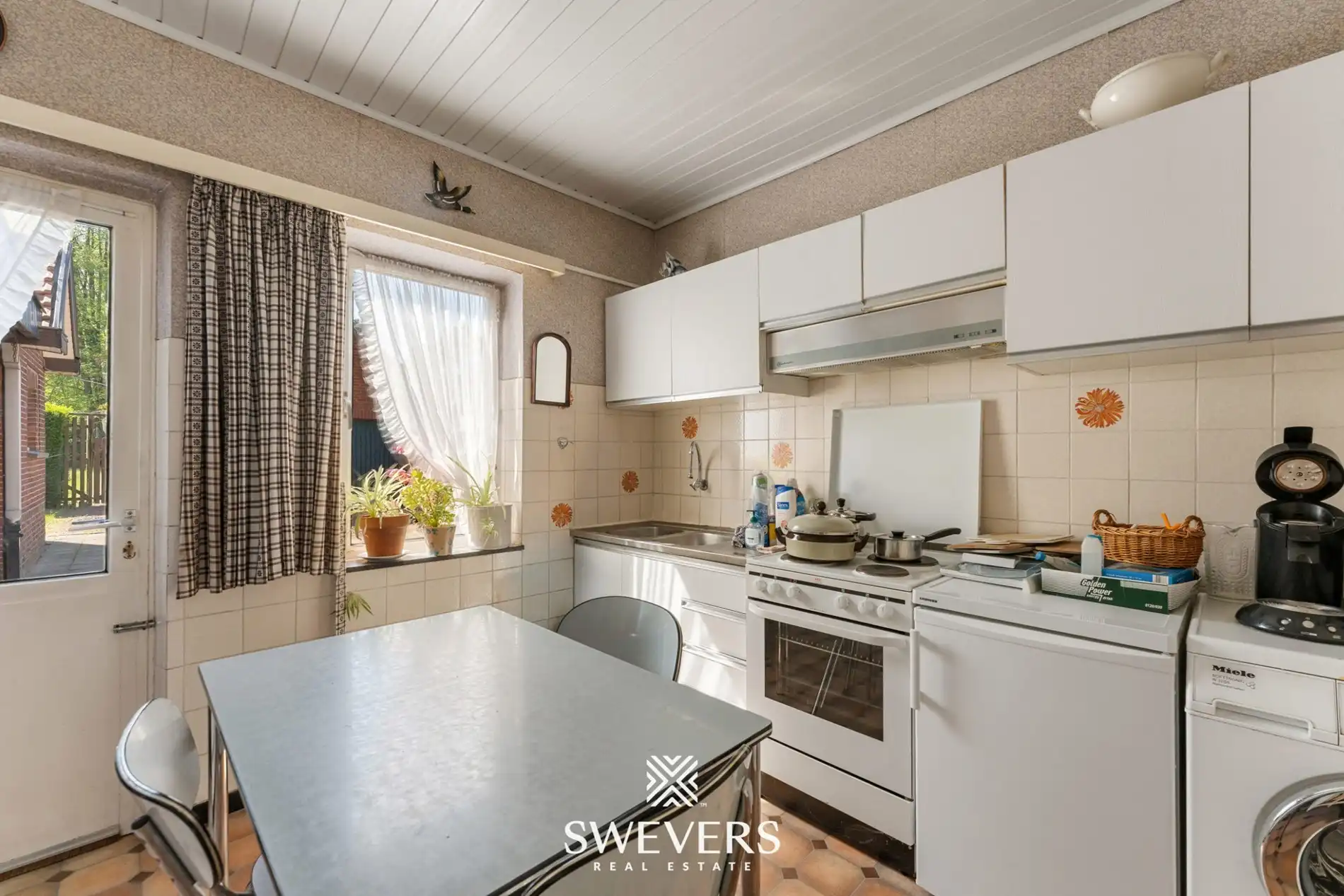 Te renoveren woning met grote tuin en 5 slaapkamers in Genk foto 8