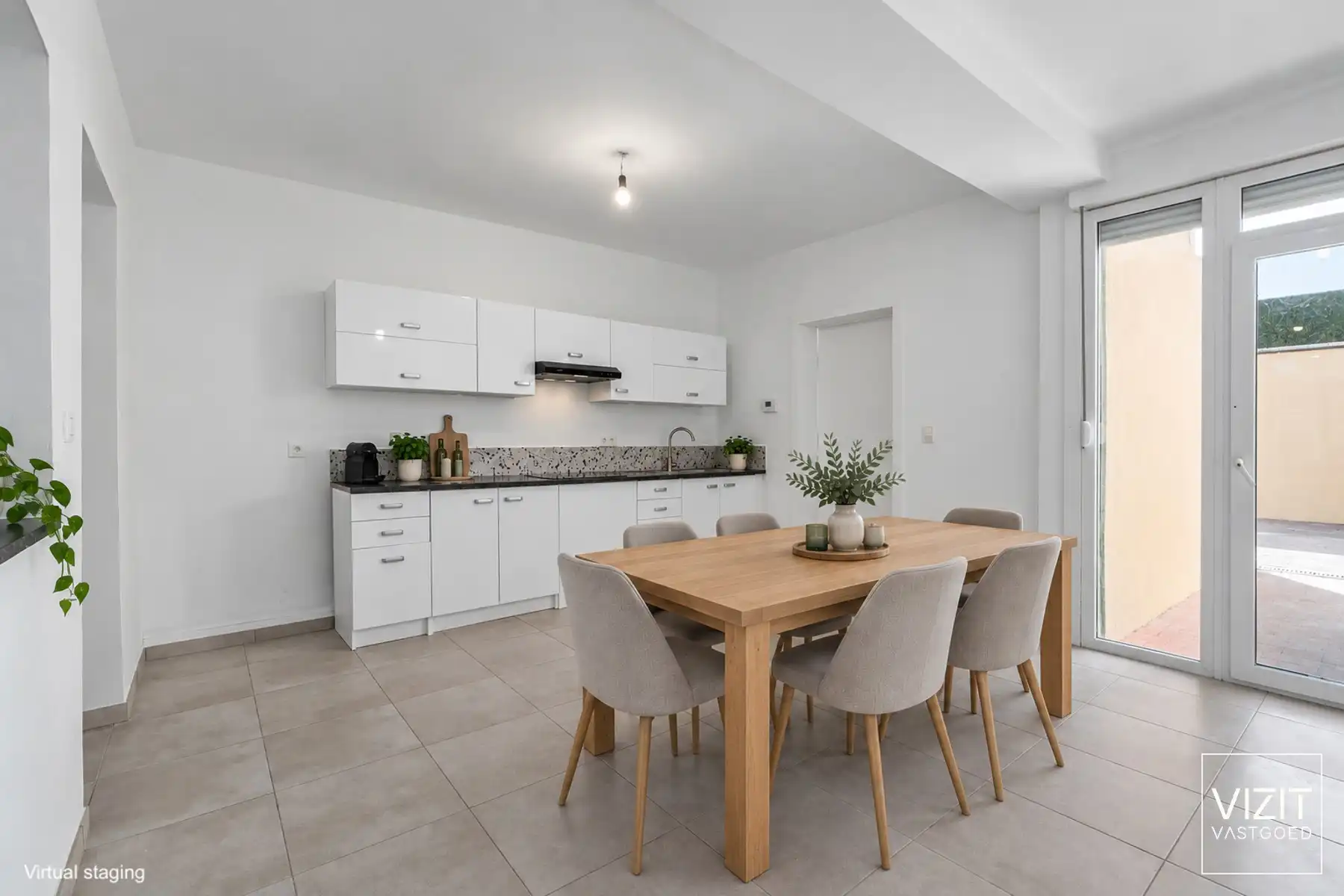 Volledig gerenoveerde woning met stadstuin foto 2