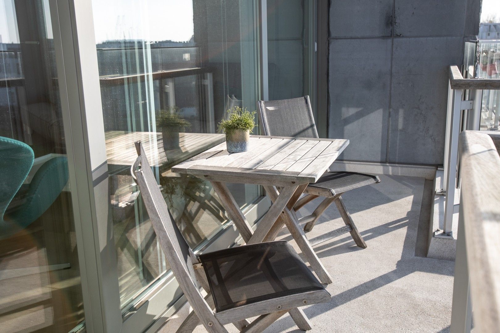 Verzorgd appartement met balkon en zicht op de jachthaven foto 3