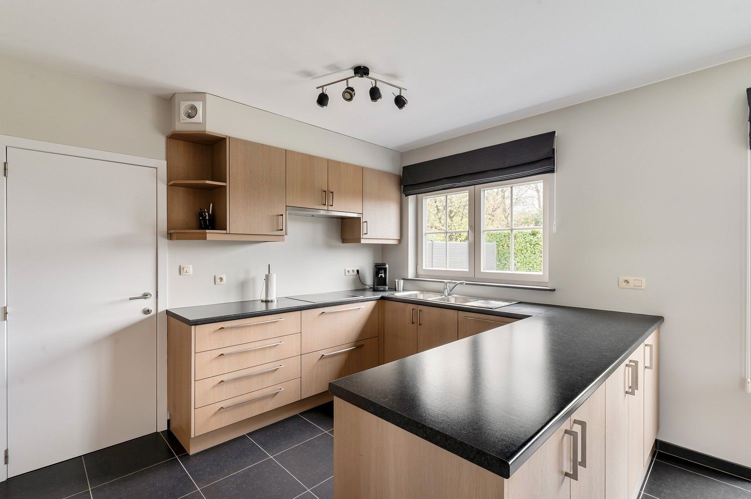 Ruime recente halfopen bebouwing met EPC-A foto 8