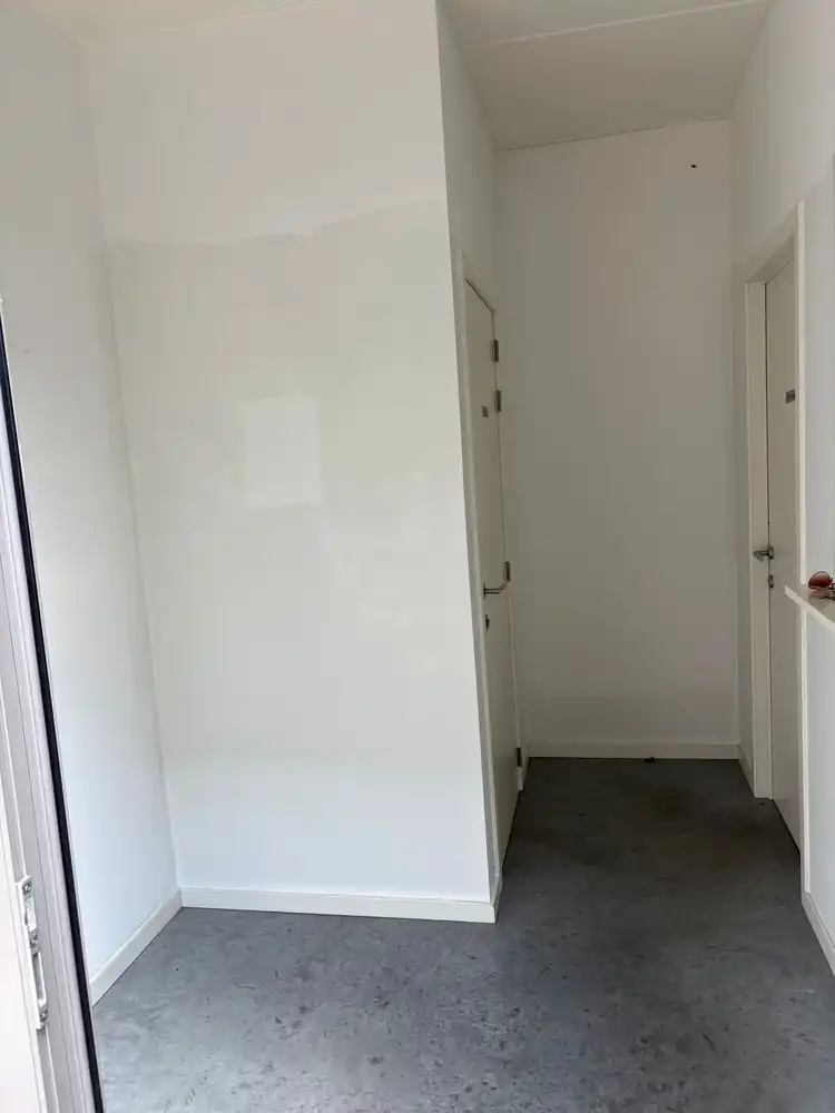 BEDRIJFSUNIT MET KANTOREN foto 10