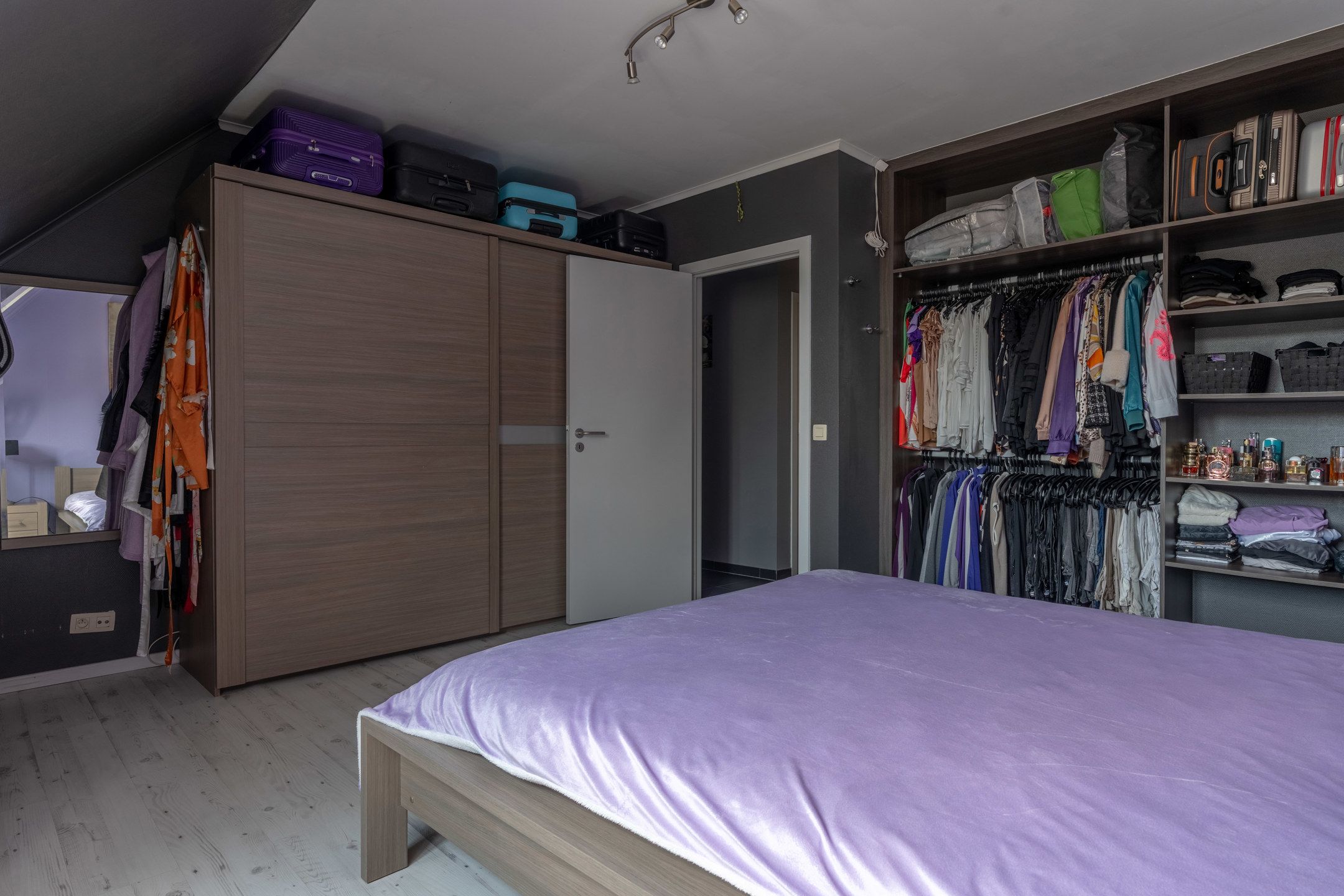 Instapklare woning met 3 grote slpks en garage foto 20