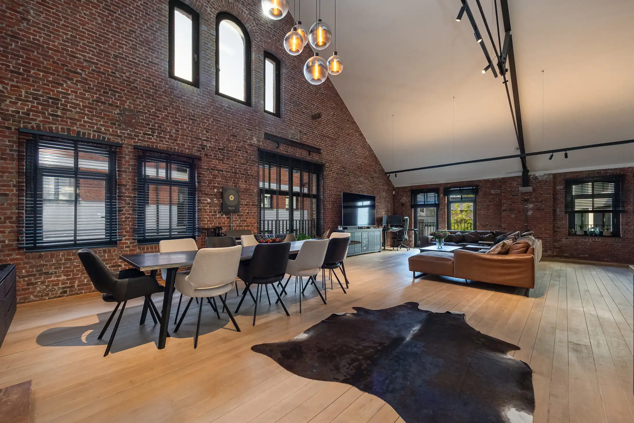 ANTWERPEN - Uniek loft appartement in historisch pakhuis! foto {{pictureIndex}}