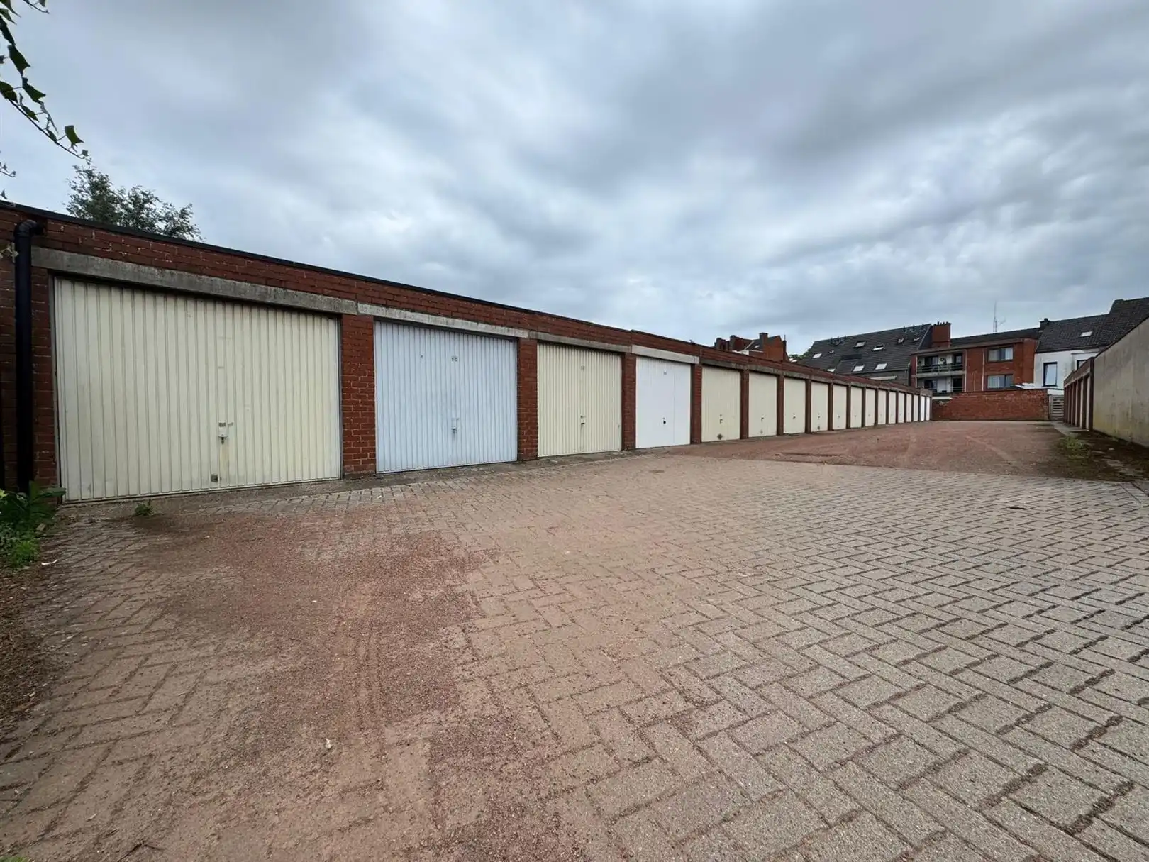 23 Garageboxen foto {{pictureIndex}}