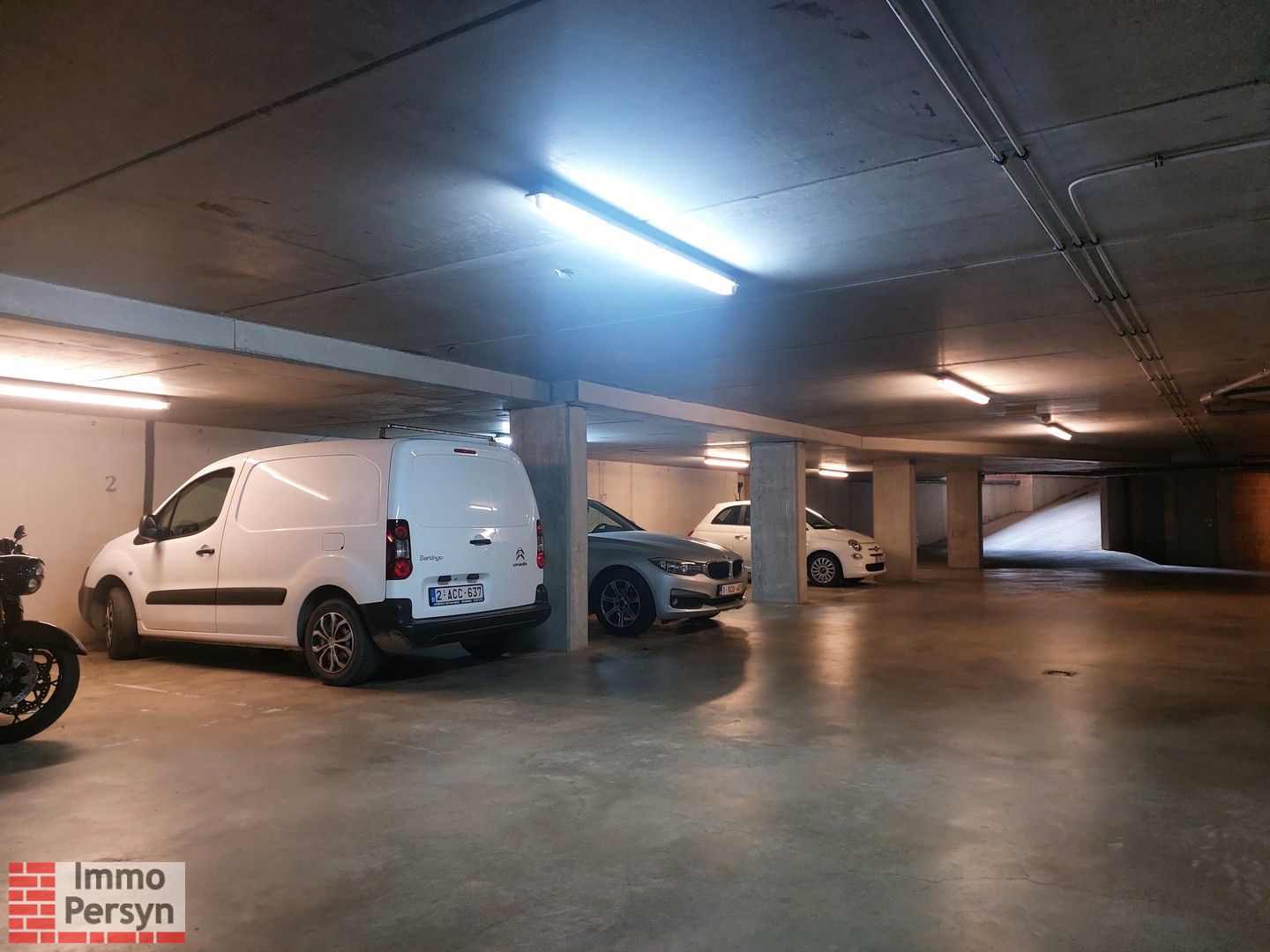 Autostaanplaats in ondergrondse garage foto 5