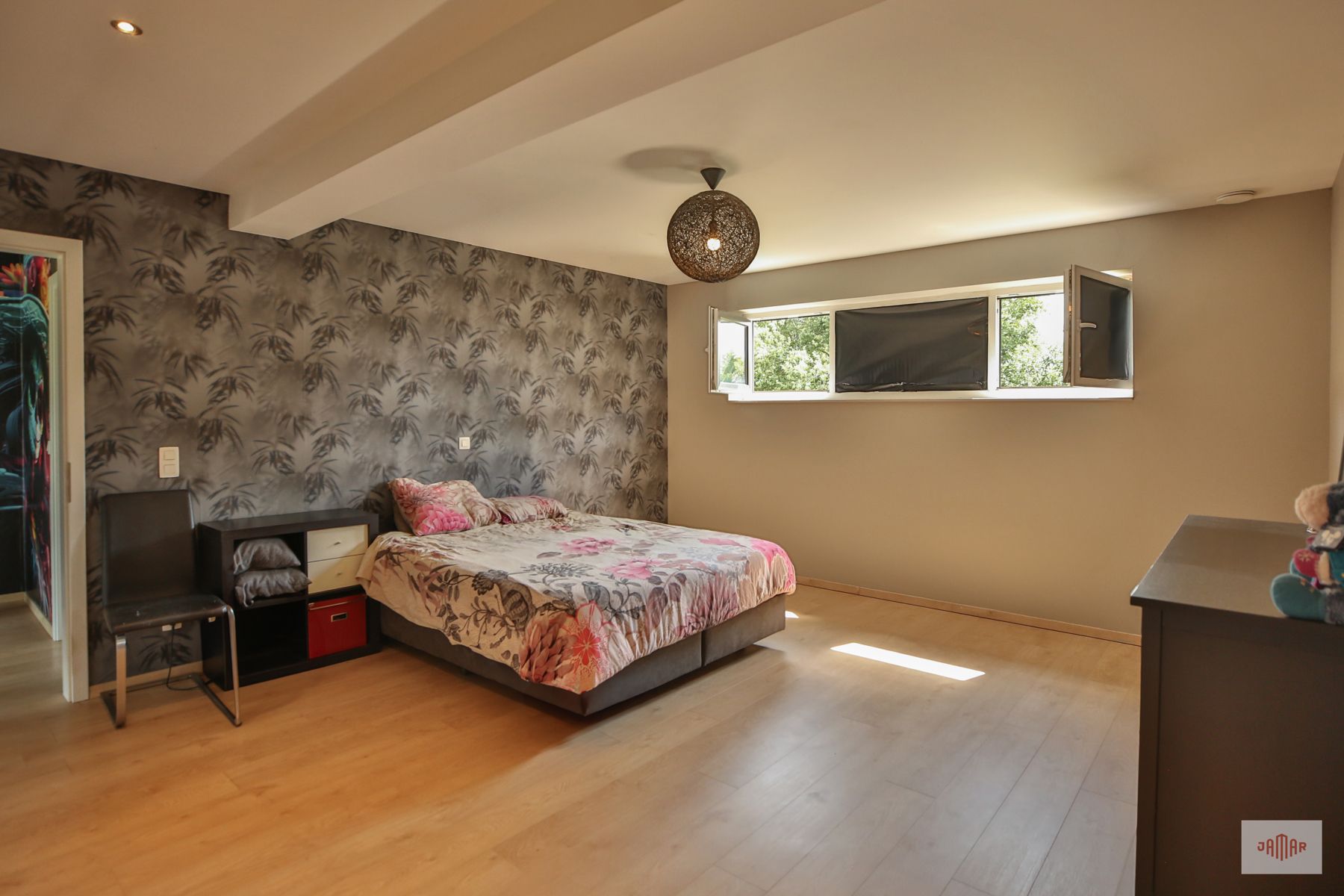 Moderne halfopen gezinswoning met veel ruimte foto 16