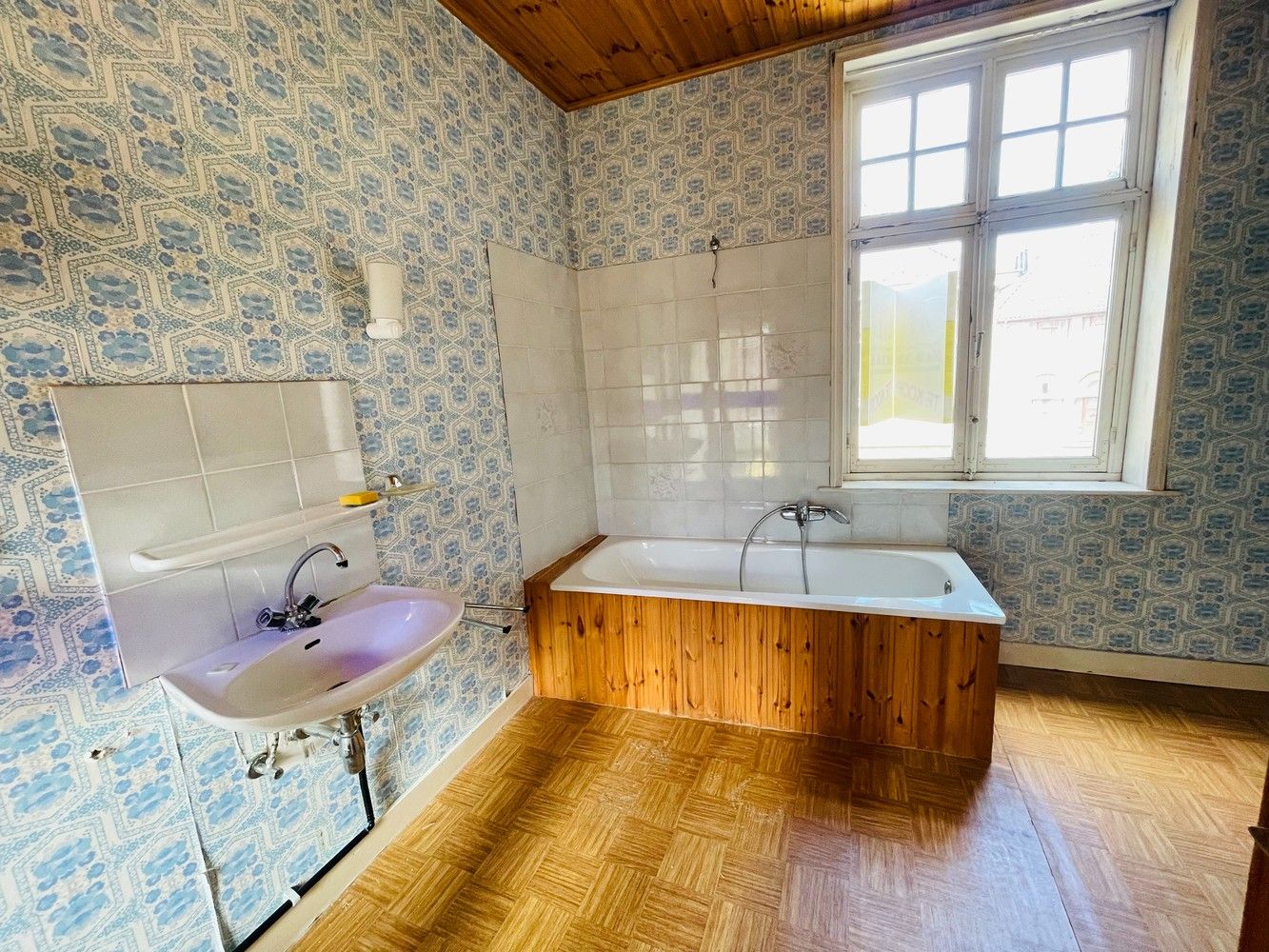 Brugge centrum, in verkeersarme straat  vlakbij 't Zand UITERST  CHARMANTE WONING met ZONNIGE  STADSPATIO en 2 grote slaapkamers. foto 16