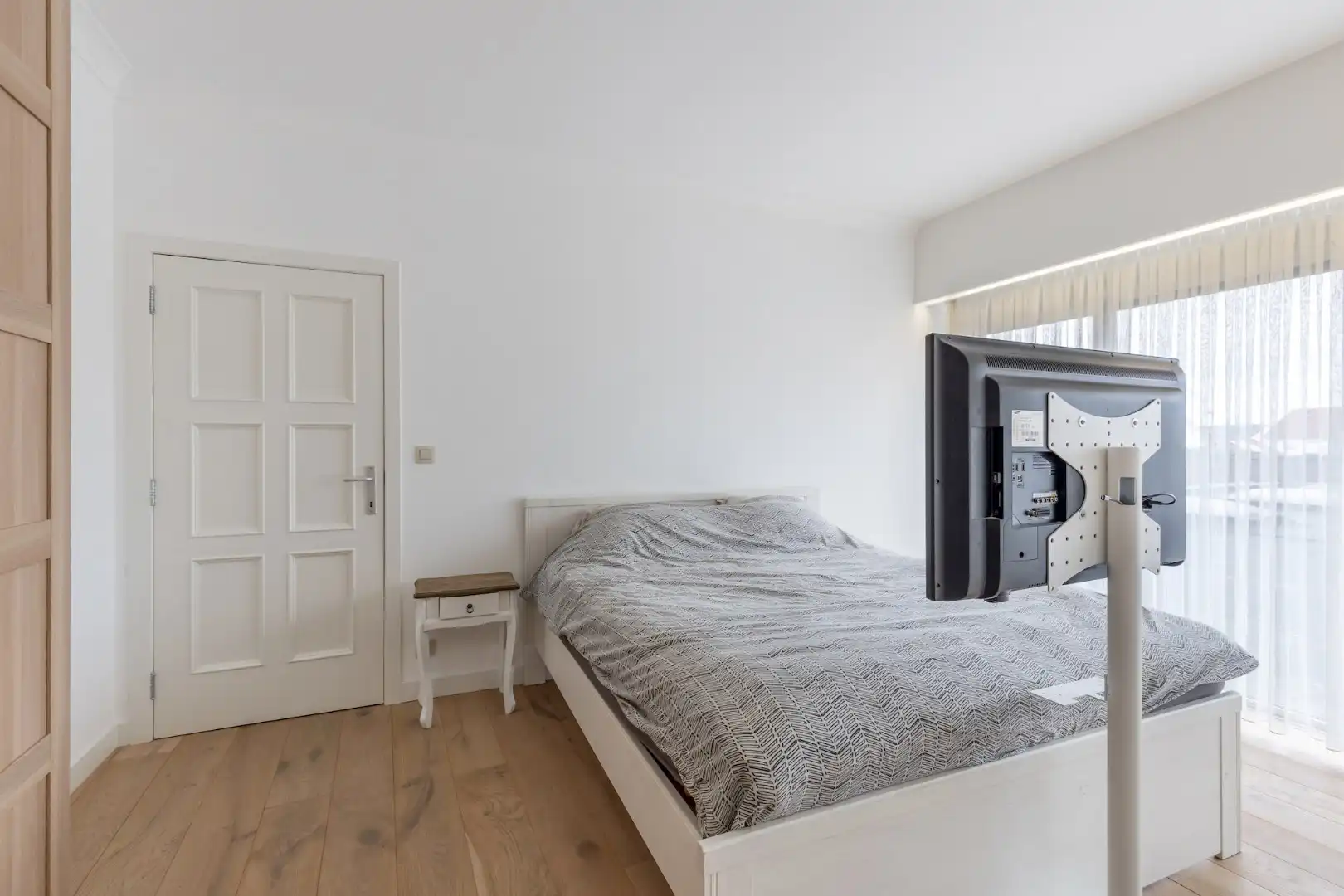 Modern en comfortabel gerenoveerd appartement op de eerste verdieping in het centrum van Neeroeteren foto 14