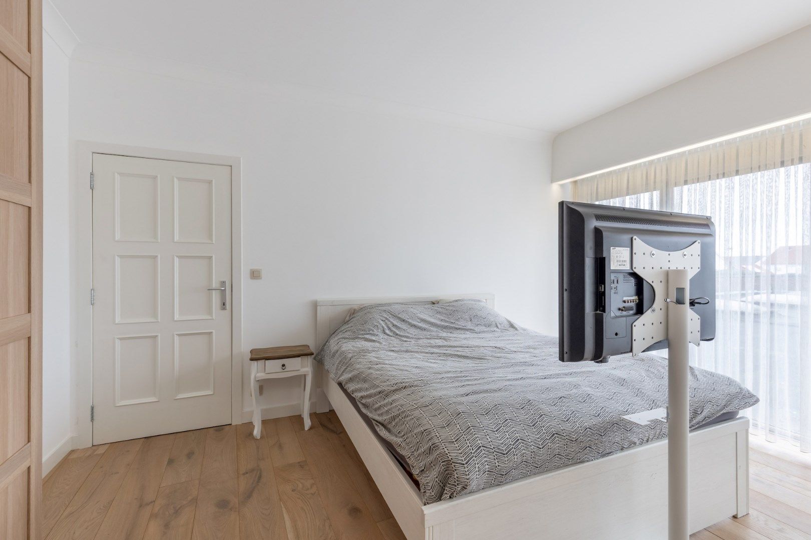 Modern en comfortabel gerenoveerd appartement op de eerste verdieping in het centrum van Neeroeteren foto 14