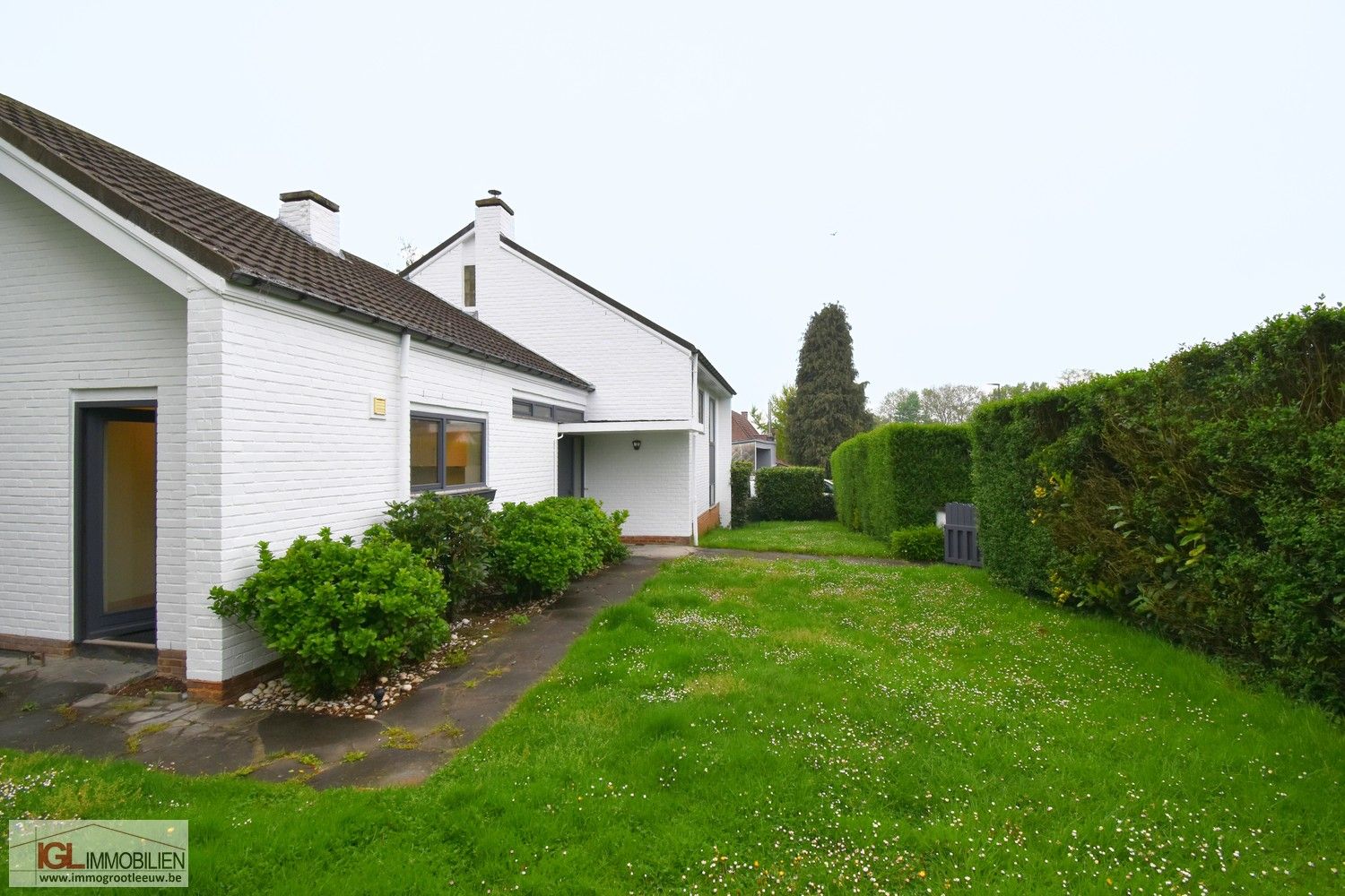 Karaktervolle villa met 3 slaapkamers, garage en zonnige tuin foto 17