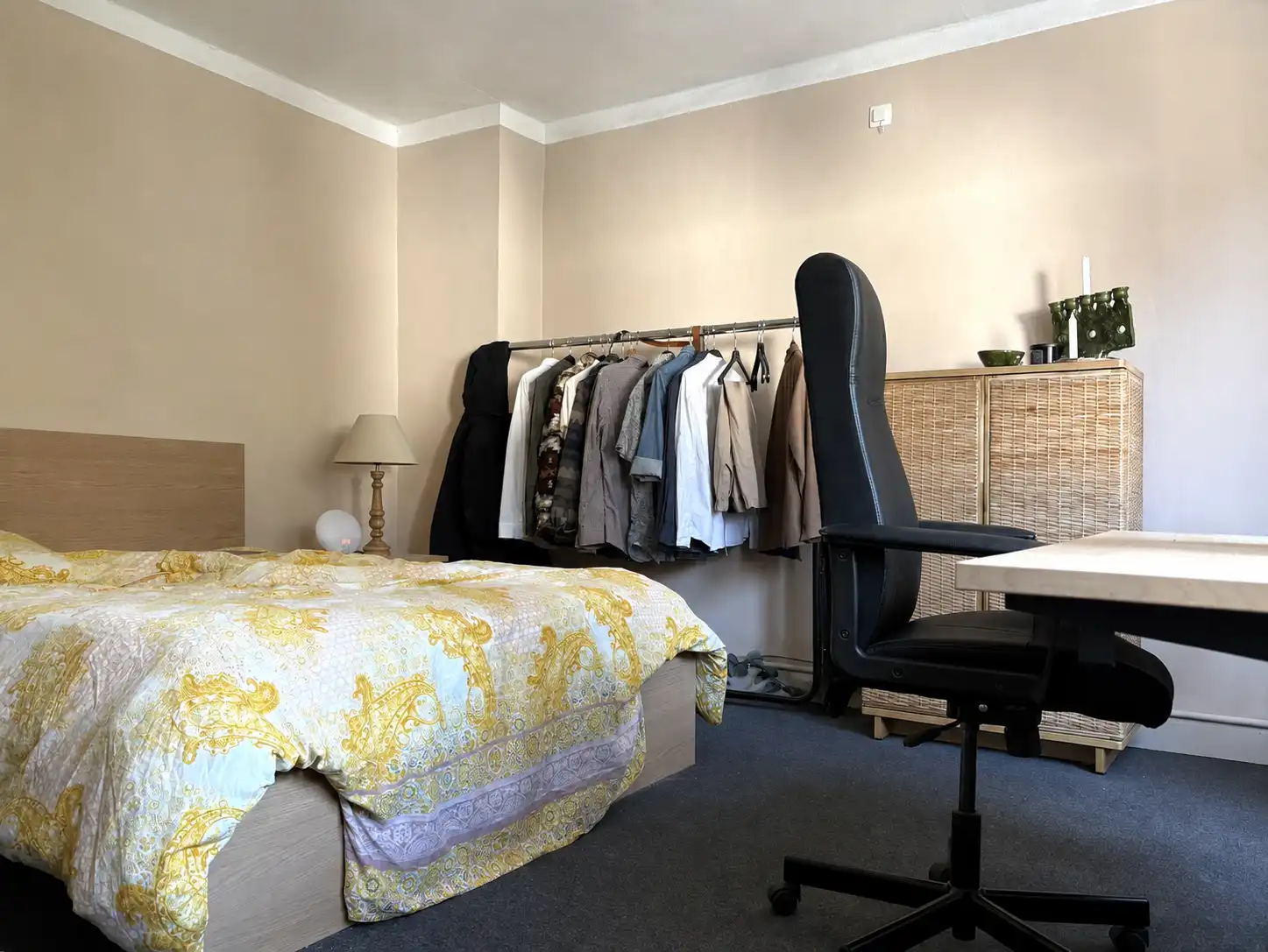 Centraal gelegen ruime woning met garage foto 8