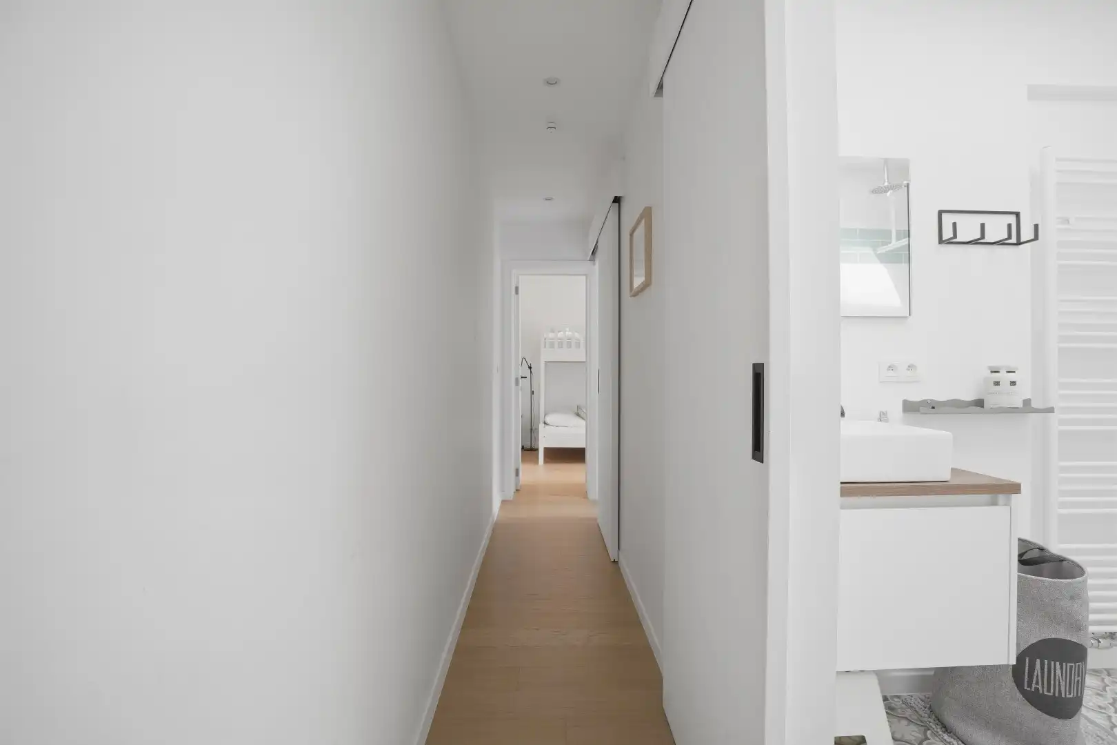 Subliem gerenoveerde herenwoning met 6 slaapkamers inclusief garage in Nieuwpoort-Stad op 135 m². foto 12