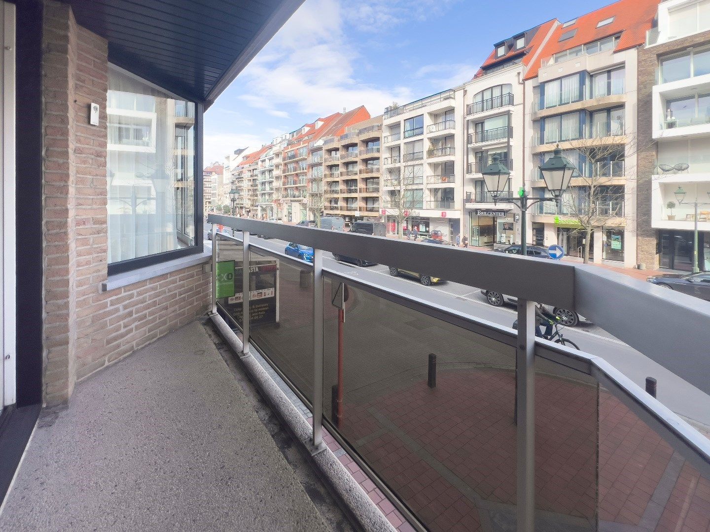 Ruim hoekappartement met 3 slpk. en een open zicht gelegen op de Lippenslaan ter hoogte v.h. Verweeplein.  foto 3