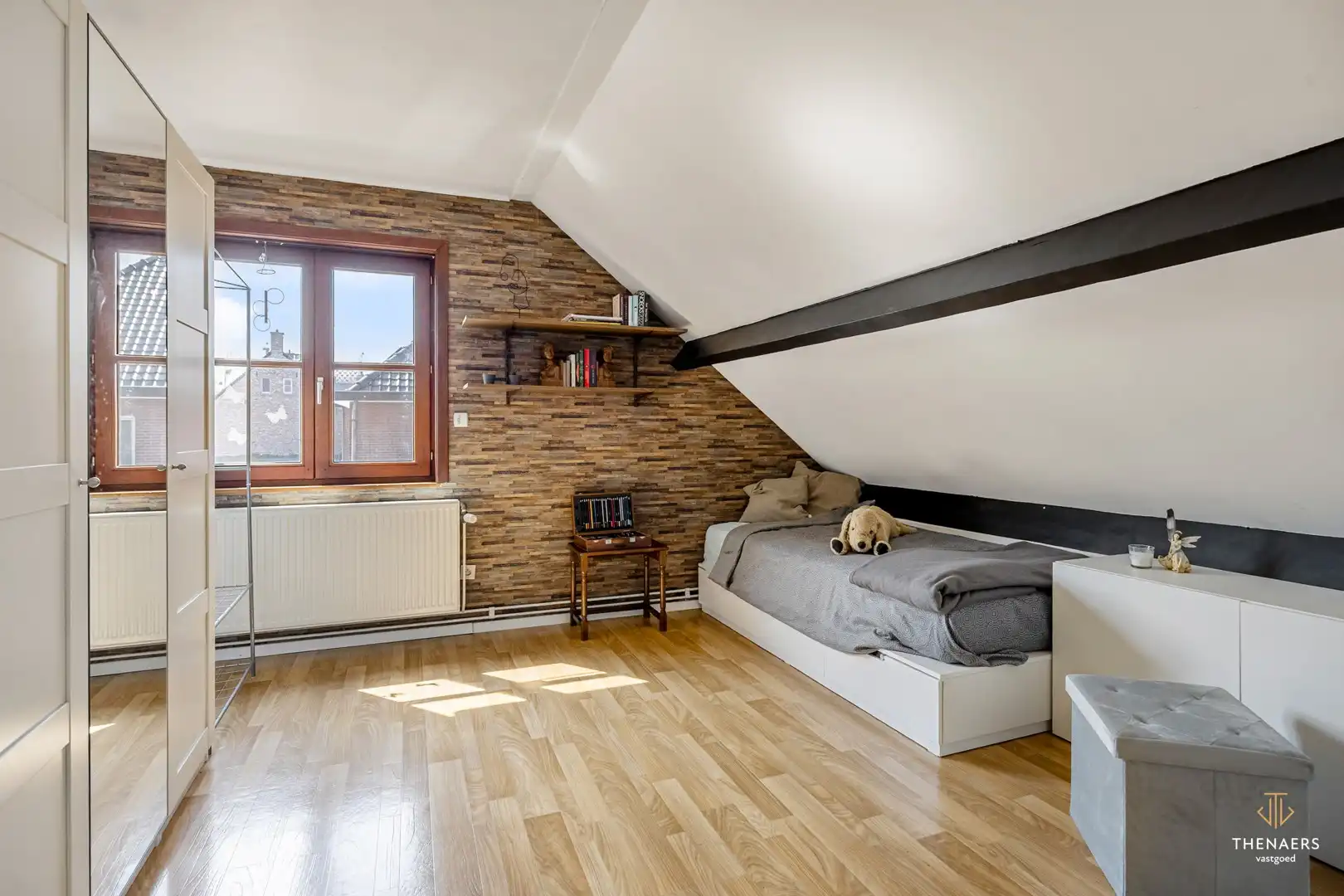 Ruime halfopen woning met 3 slaapkamers en prachtige tuin. foto 16