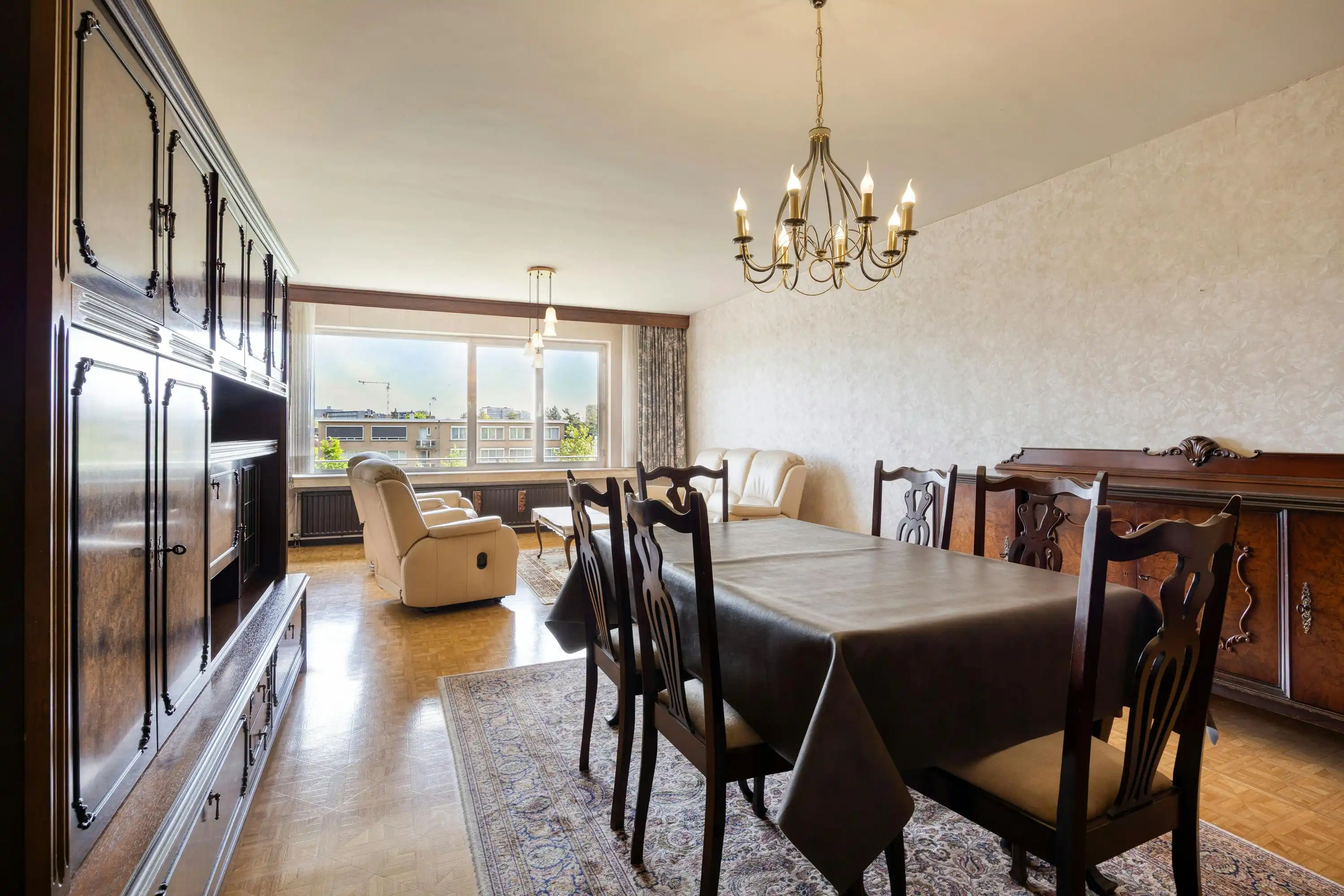 Lichtrijk appartement met 3 kamers te koop in Merksem foto 2