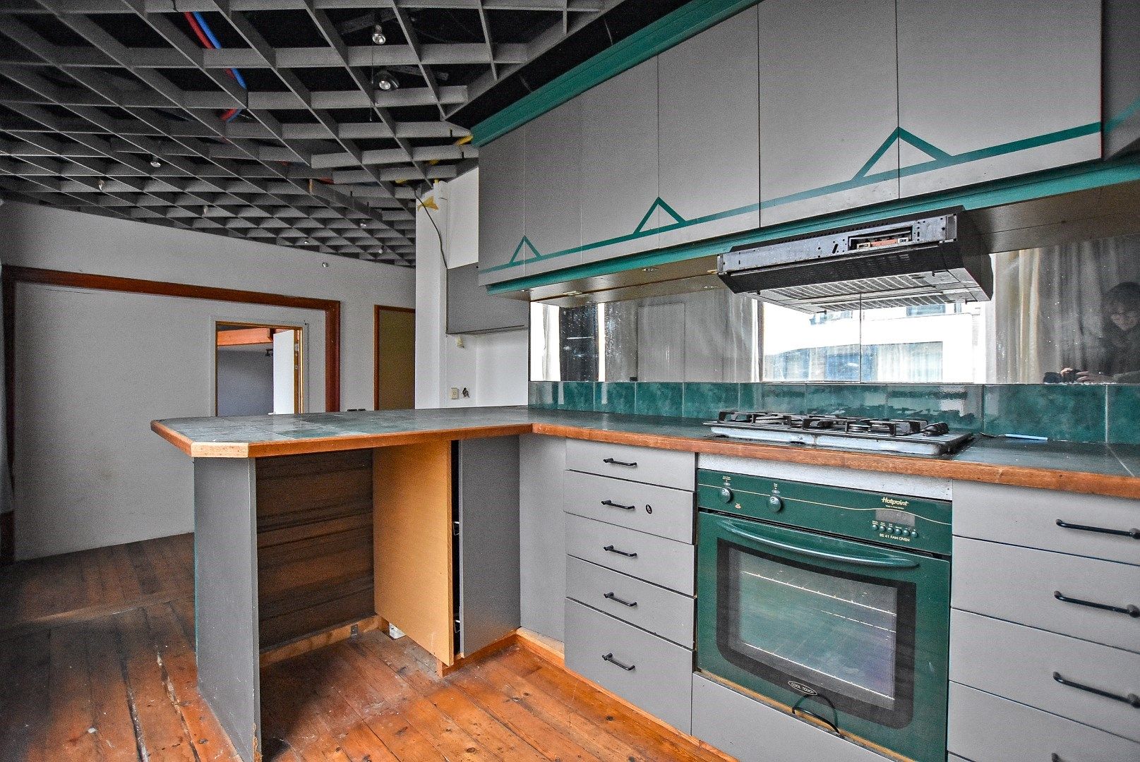 Zeer ruime te renoveren woning centrum Veurne! foto 14