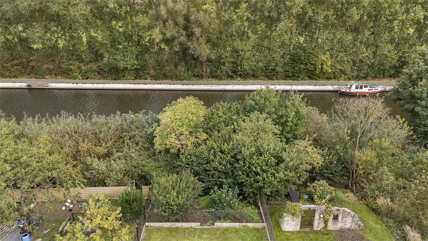 Zorgeloos wonen in een vernieuwde woning op een rustige ligging foto 28