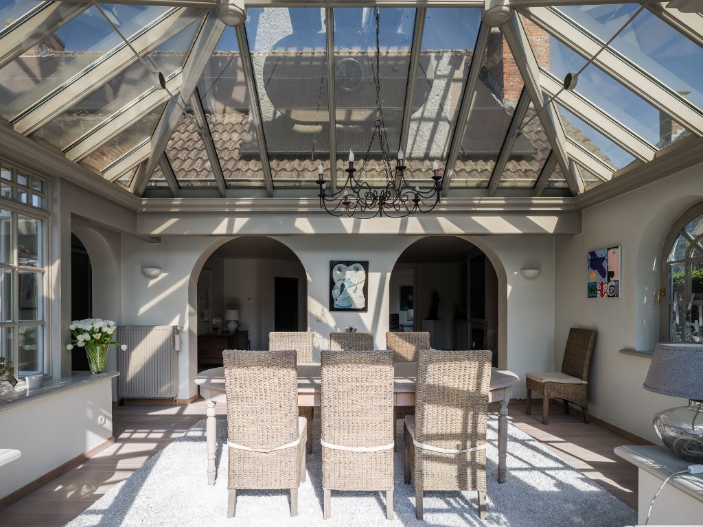 Instapklare, vrijstaande woning met zwembad op een zonnig perceel, drie slaapkamers en de mogelijkheid voor een praktijkruimte in een rustige omgeving. foto 12