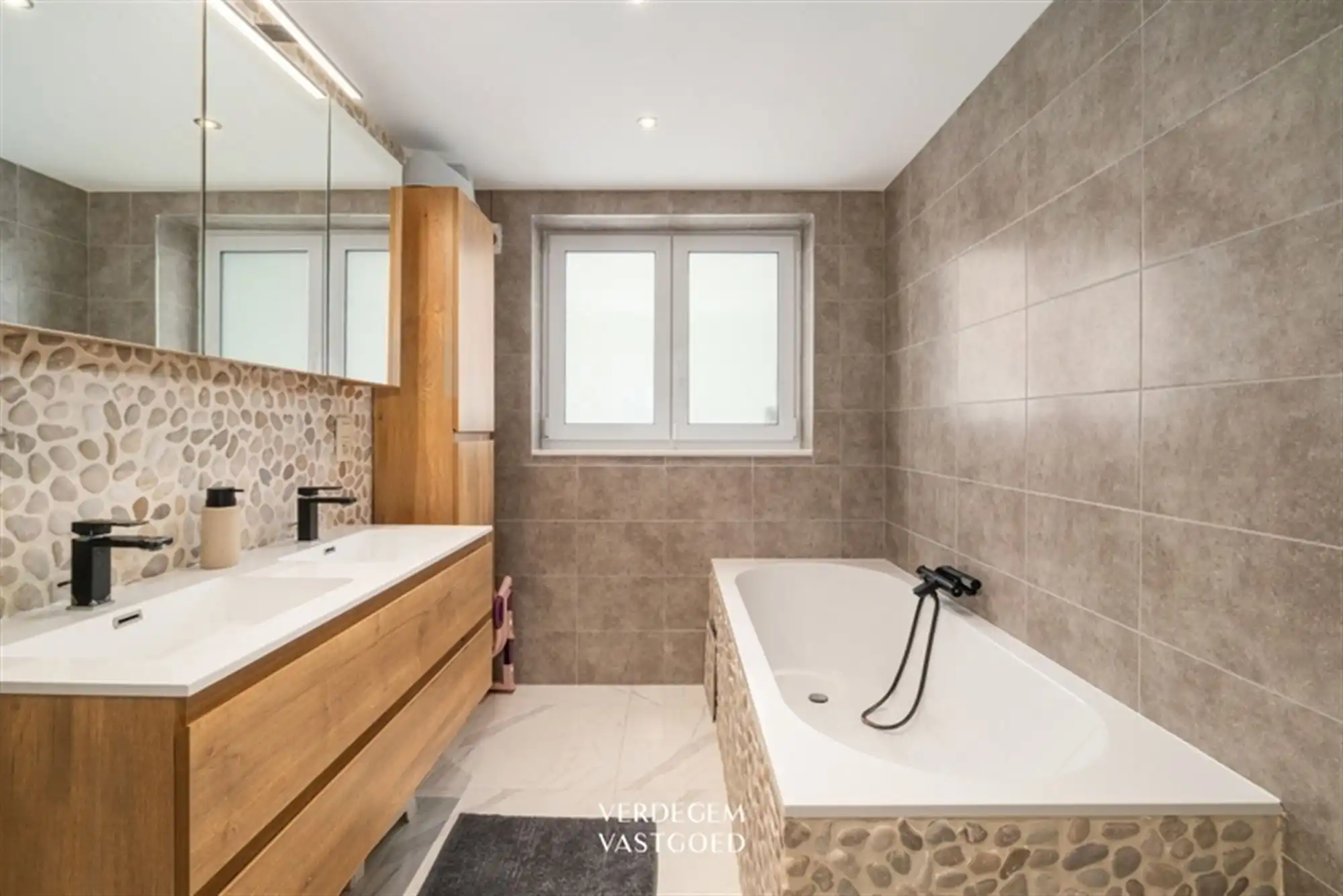 Ruime vrijstaande woning met 3 slaapkamers, tuin en garage / atelier foto 7