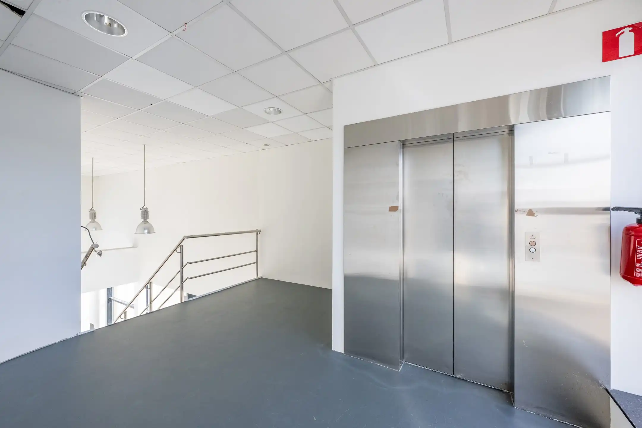 TE HUUR Bedrijfsgebouw te Wilrijk foto 12