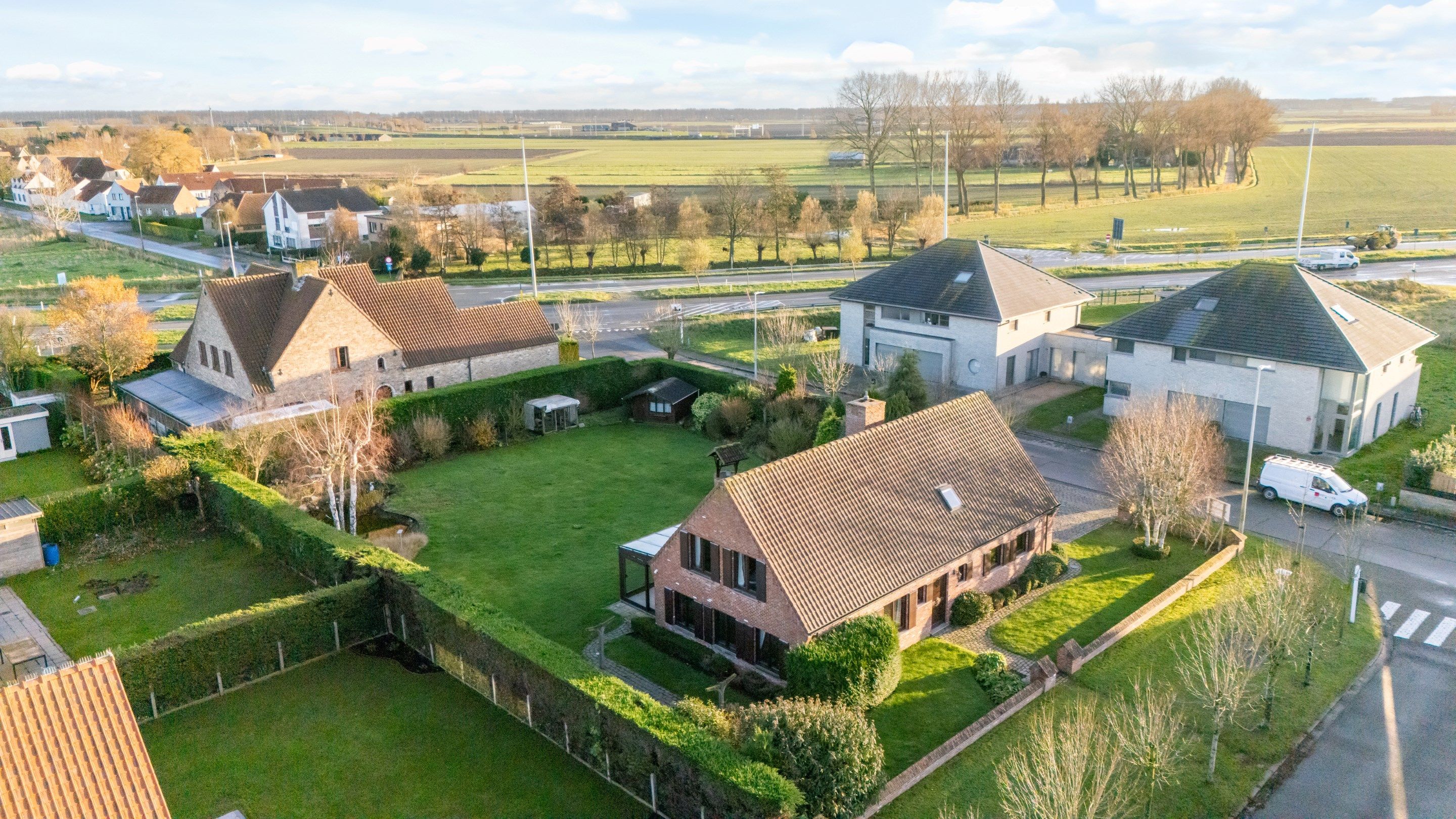 Alleenstaande villa op dubbel perceel te Knokke-Heist foto {{pictureIndex}}