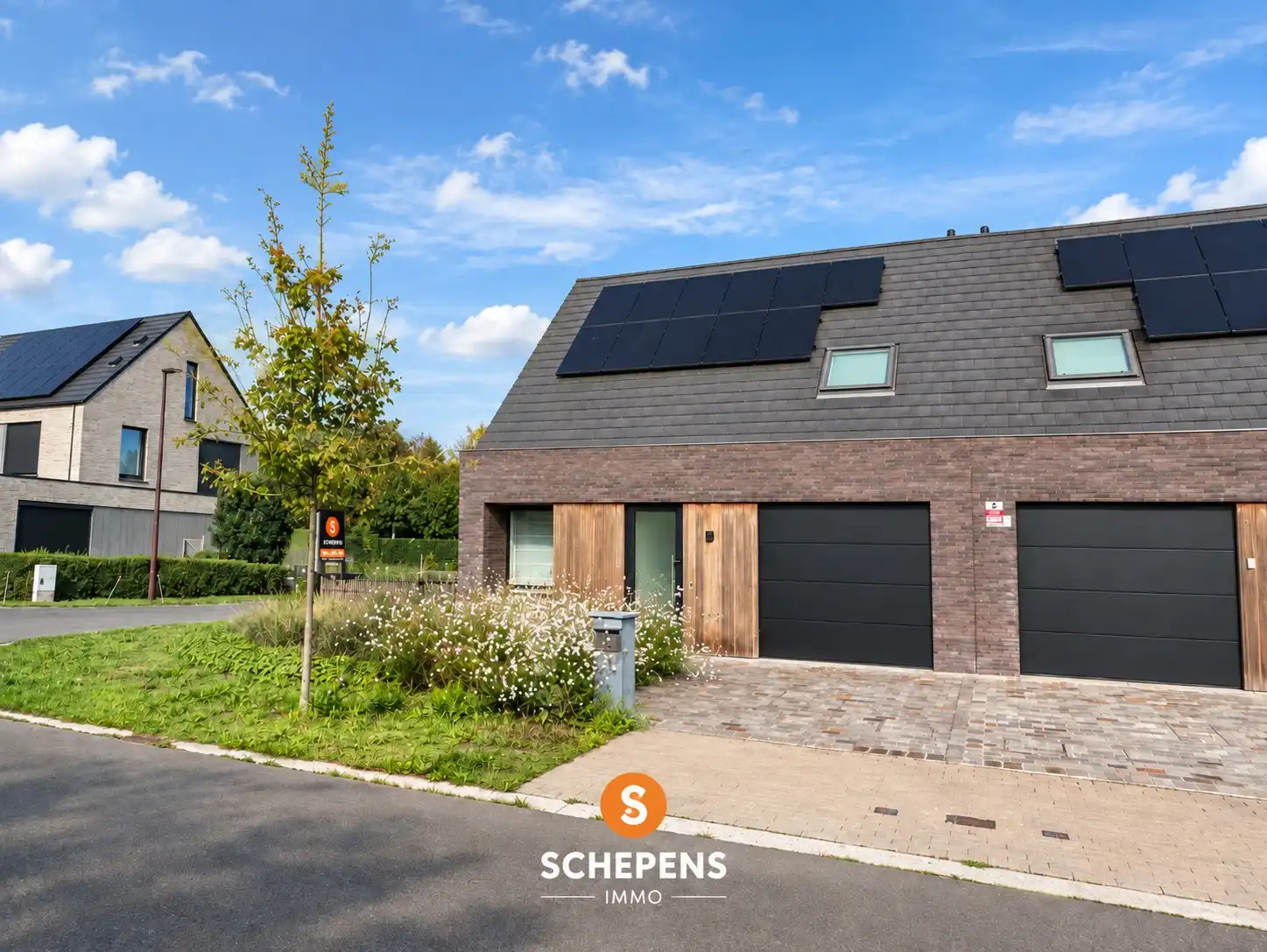 Recent, energiezuinig en tot in de puntjes afgewerkt: deze prachtige BEN-woning uit 2021 combineert modern wooncomfort met een rustige en groene ligging. foto {{pictureIndex}}