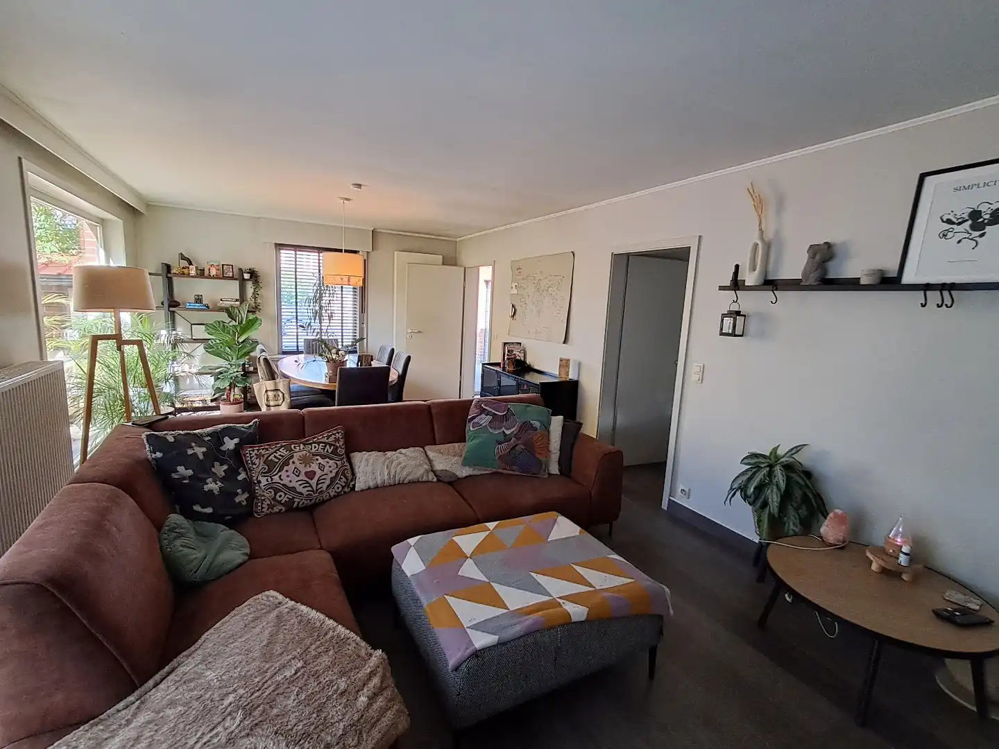 Ruime alleenstaande woning in een rustige wijk te Sijsele. foto 4