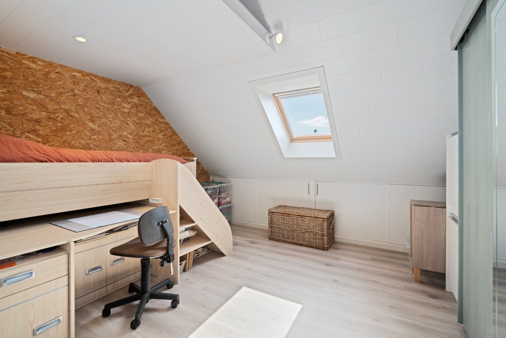 GERENOVEERDE WONING MET 3 SLAAPKAMERS EN TUIN foto 10