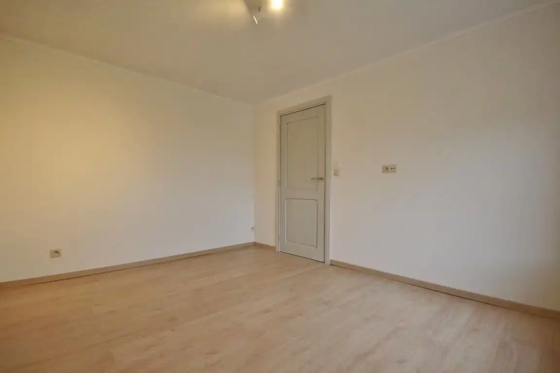 Zeer ruime woning net buiten het stadscentrum! foto 20