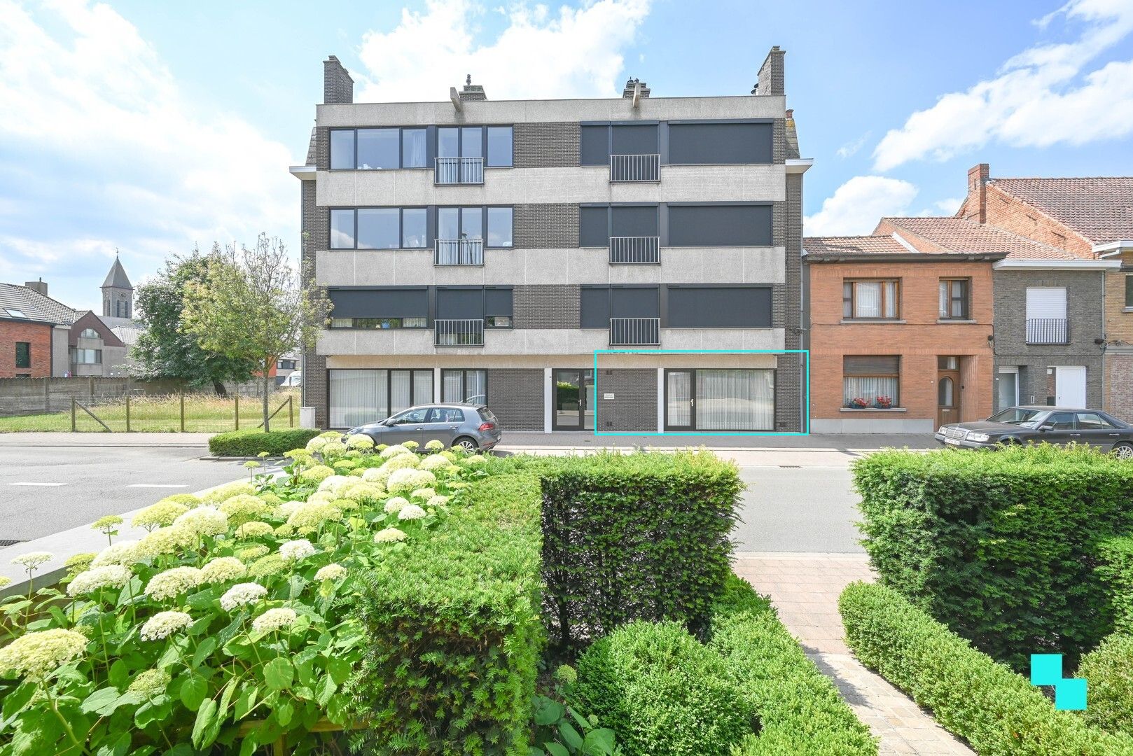 Gelijkvloers appartement met garage in Oostrozebeke foto {{pictureIndex}}