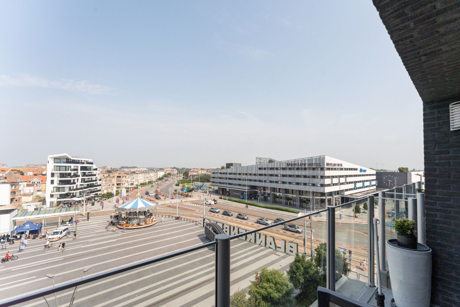 Prachtig instapklaar 2 slaapkamer appartement met een fantastisch zicht over het Stationsplein foto 15