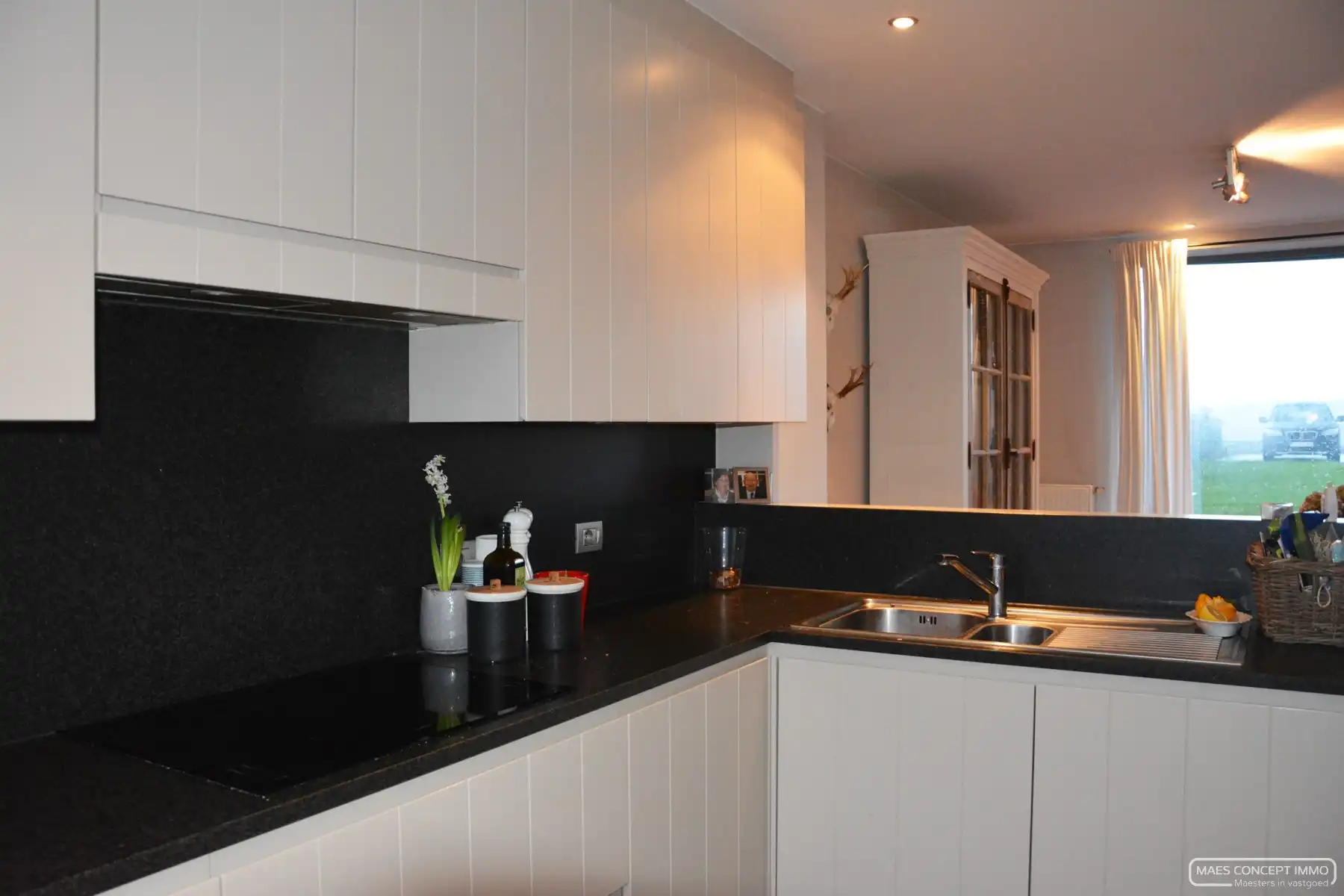 Karaktervolle halfopen woning te huur in centrum van Anzegem foto 2
