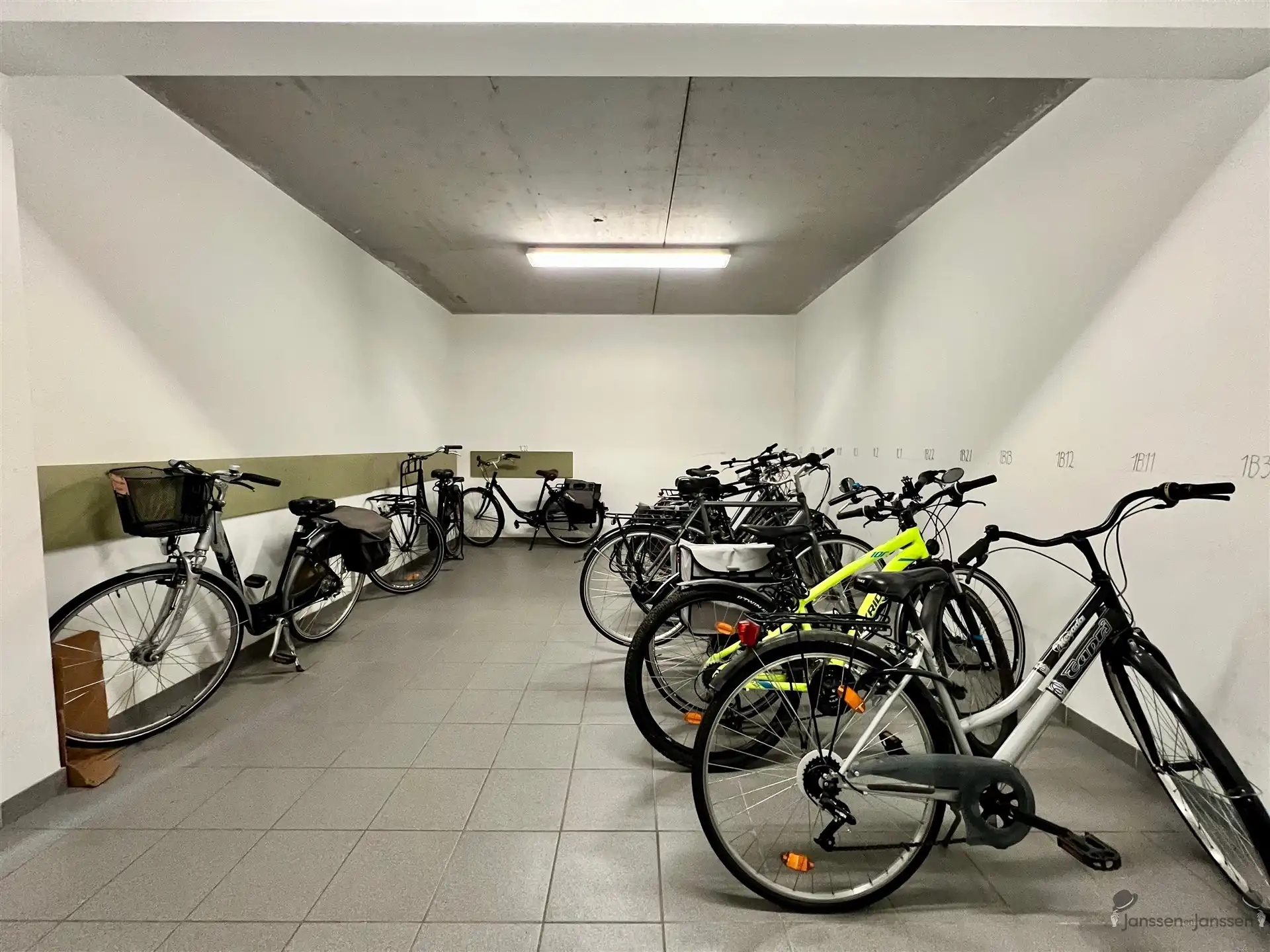 Gelijkvloers appartement met tuin + parking foto 15