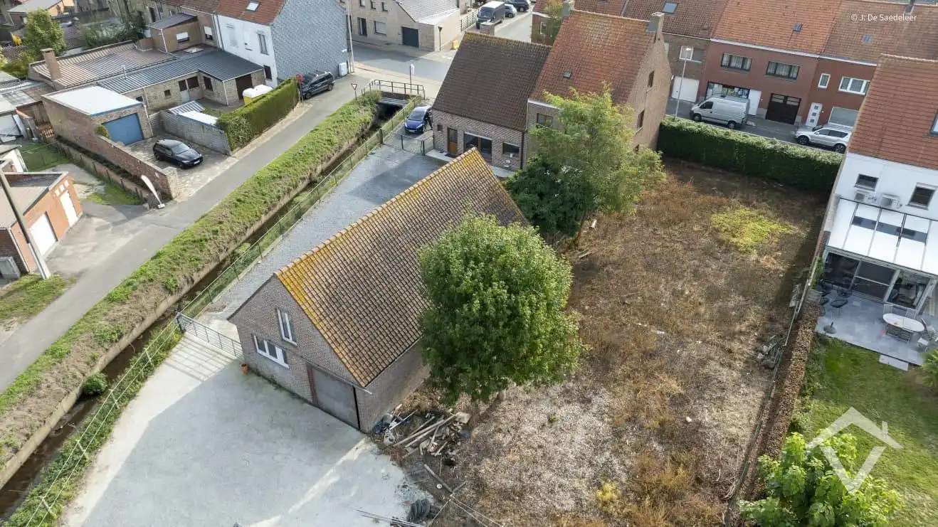 Alleenstaande woning met naastliggend stuk bouwgrond en weide te Eernegem foto 29